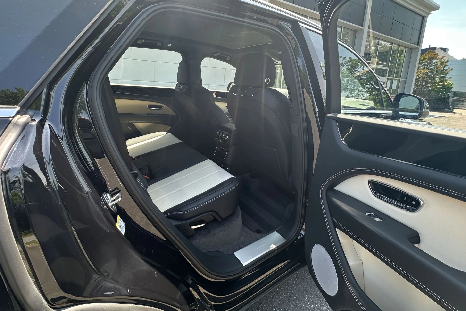 mph017_2633922240_New_2026_Bentley_Bentayga_V8_1781256658_d93cbf80bd