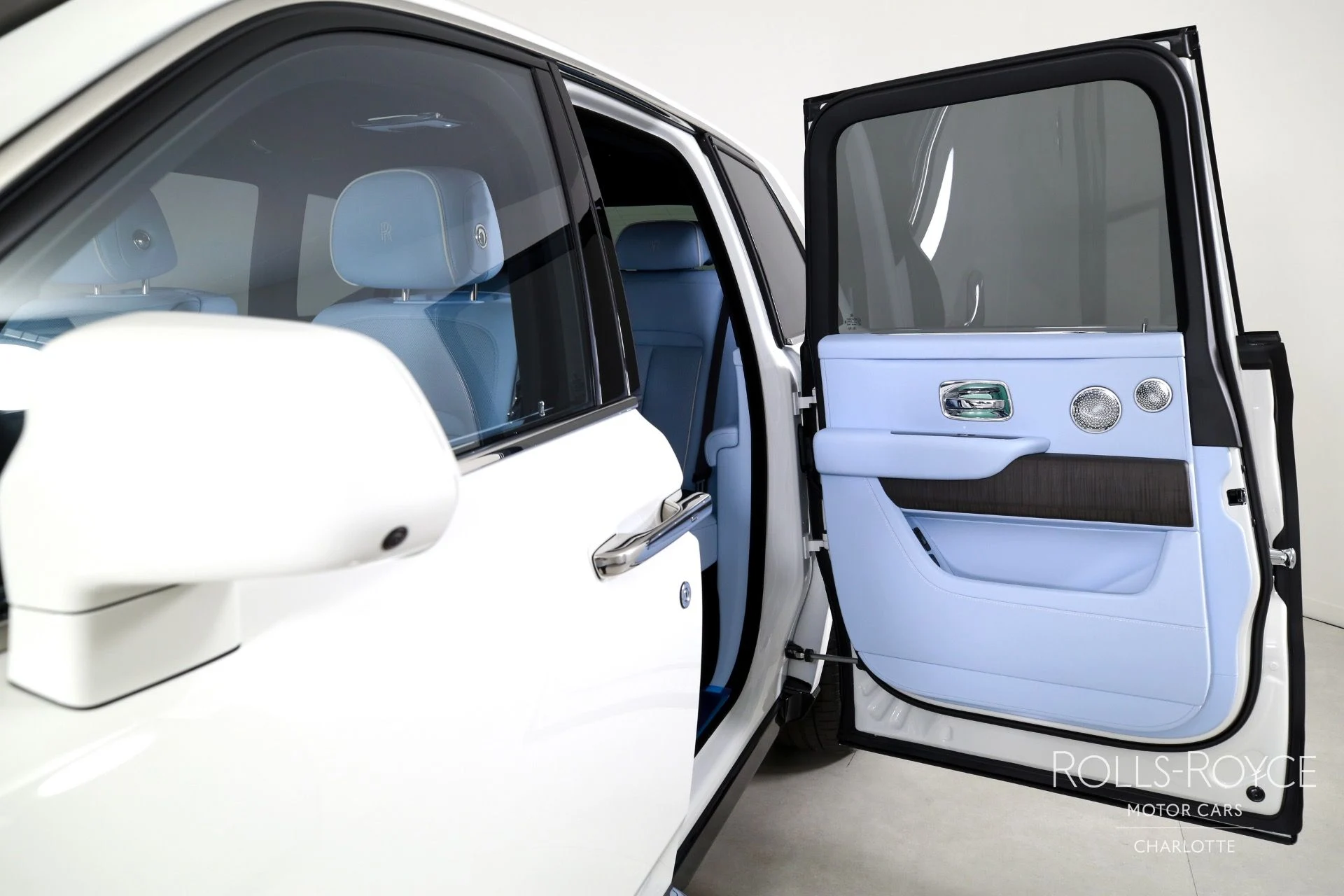 mph017_2634873997_Used_2026_Rolls_Royce_Cullinan_1759509260_16e64981ce