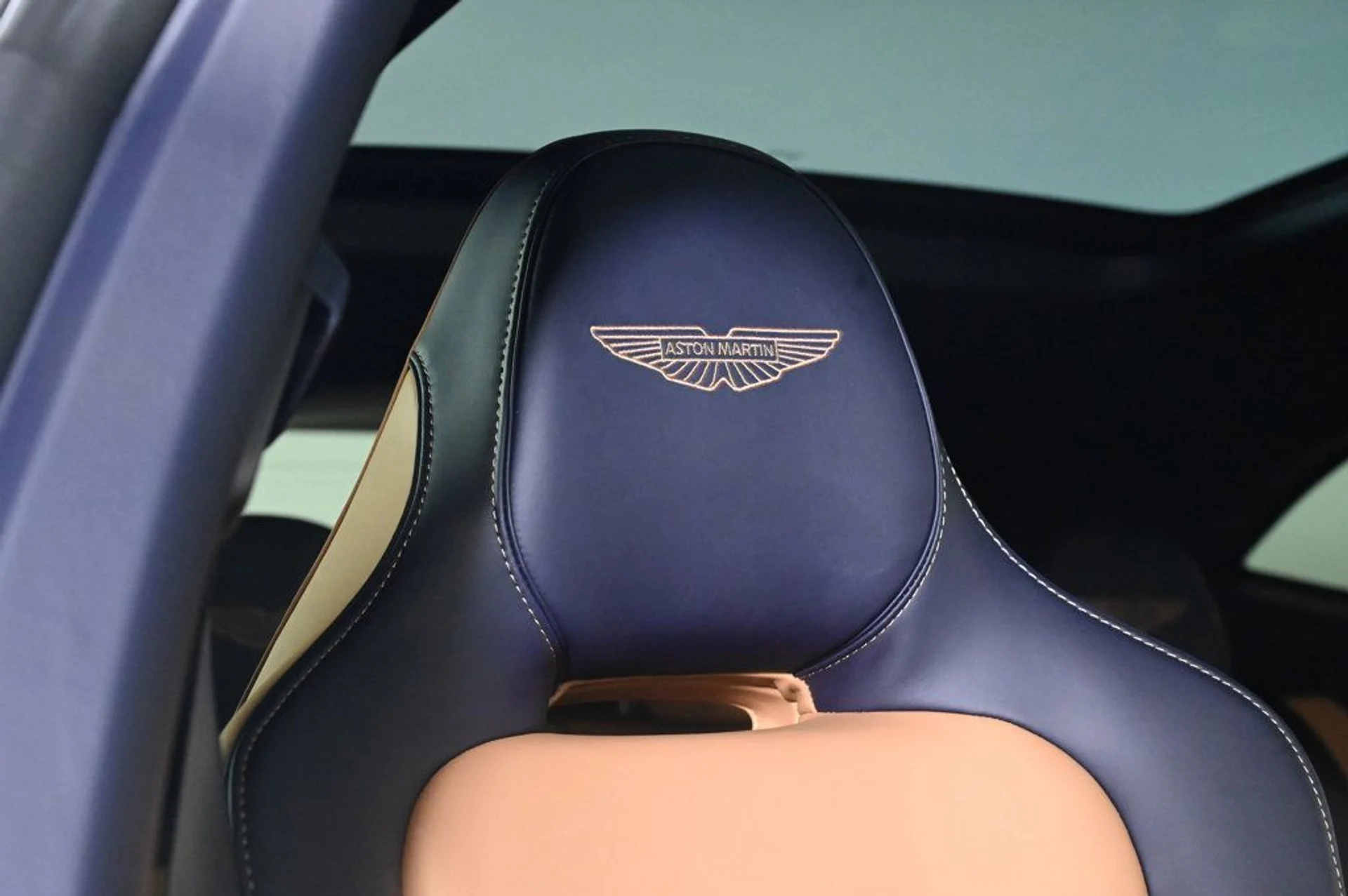 mph017_2636623757_new_2026_aston_martin_dbx_707awd_11350_22964194_18_1024_616826df7d