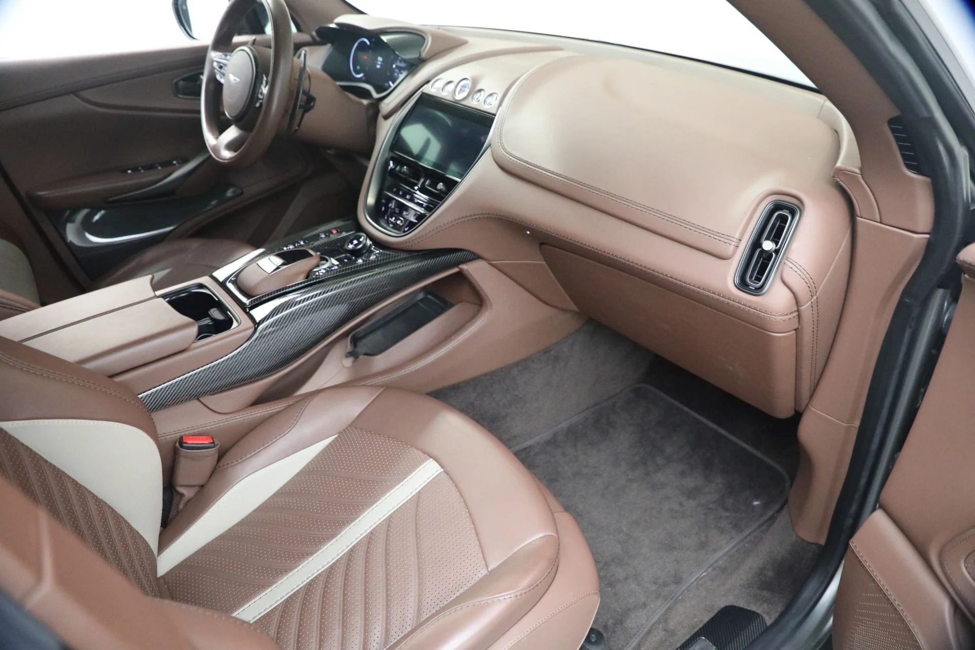 mph017_2640230775_Used_2023_Aston_Martin_DBX_707_1773406329_f768021c8f