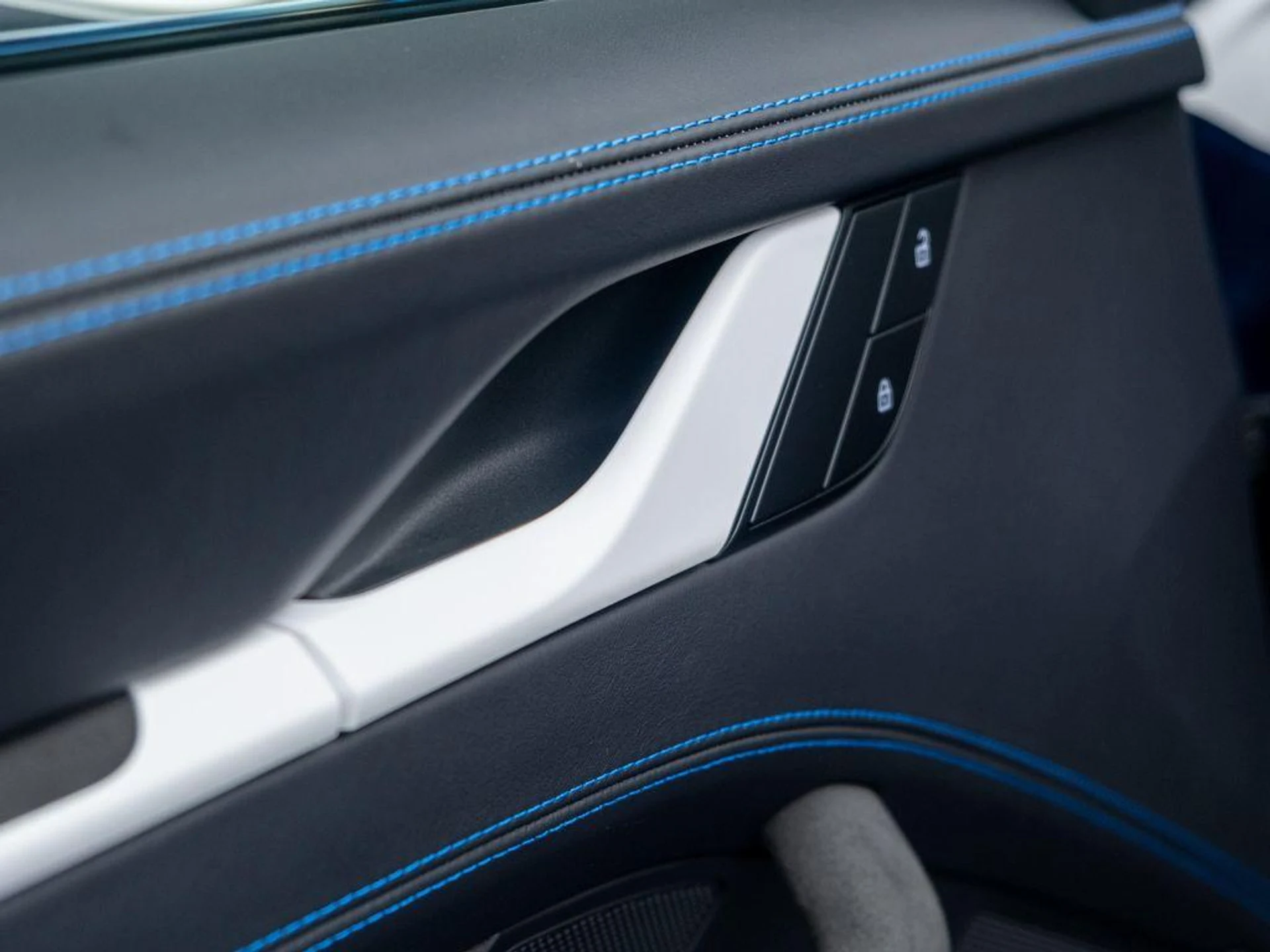 mph017_2641898945_w4xs8_Y_Fz_DM_6_Ne5_JGT_Sf_Ge_KM_Gin_I_185386ff9a