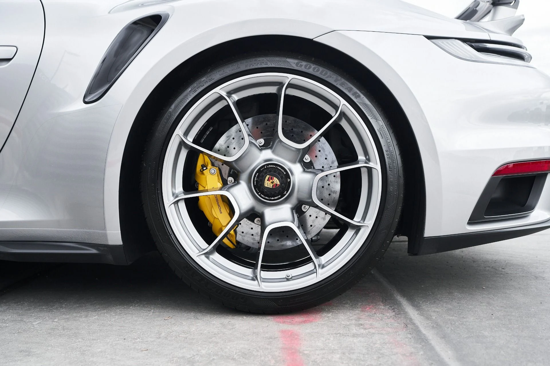 mph017_2642697797_Used_2021_Porsche_911_Turbo_S_1760042747_6bf052ee8b