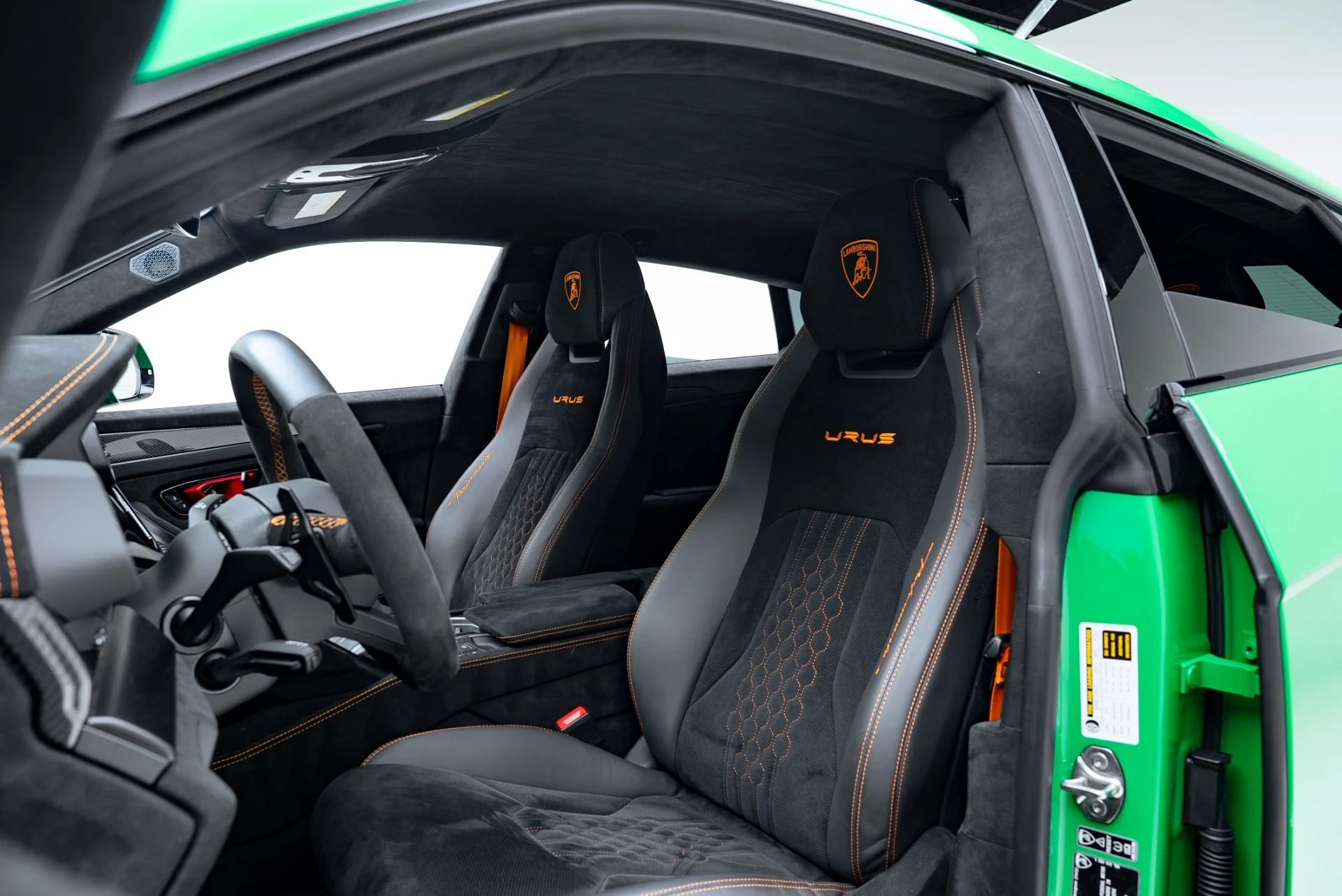 mph017_2645386599_Used_2023_Lamborghini_Urus_Performante_1776977972_ae05500e17