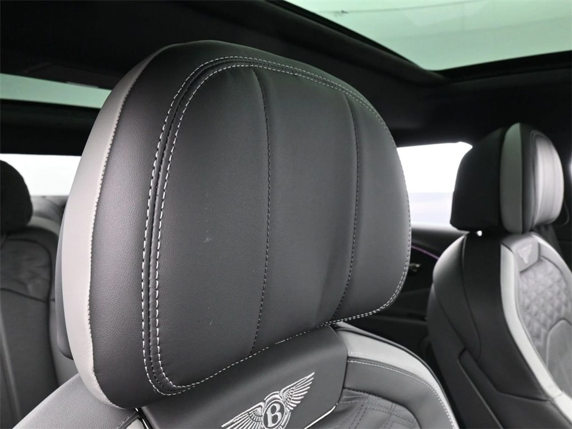 mph017_2649978573_b5fa2531f251300831e5d2bfa169277ex_e9a470316f