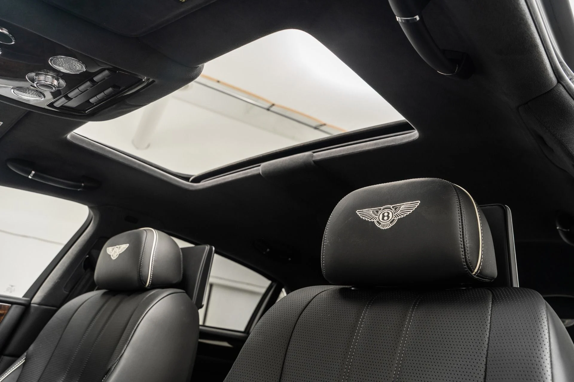 mph017_2666684876_Used_2015_Bentley_Flying_Spur_V8_1757017616_7e87b3bec0