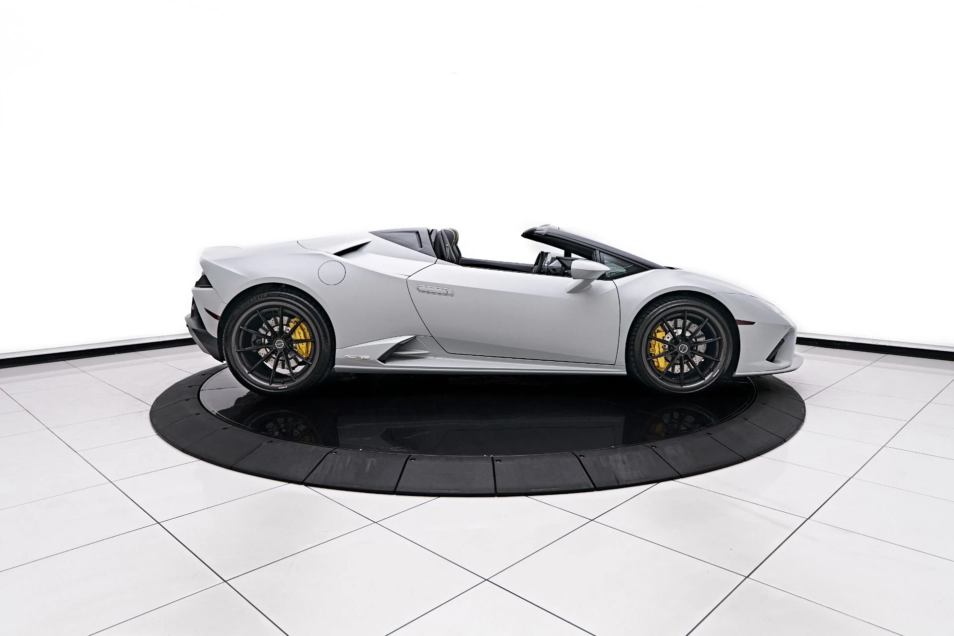 mph017_2670071519_Used_2021_Lamborghini_Huracan_EVO_Base_1754524536_03a96ae9c2