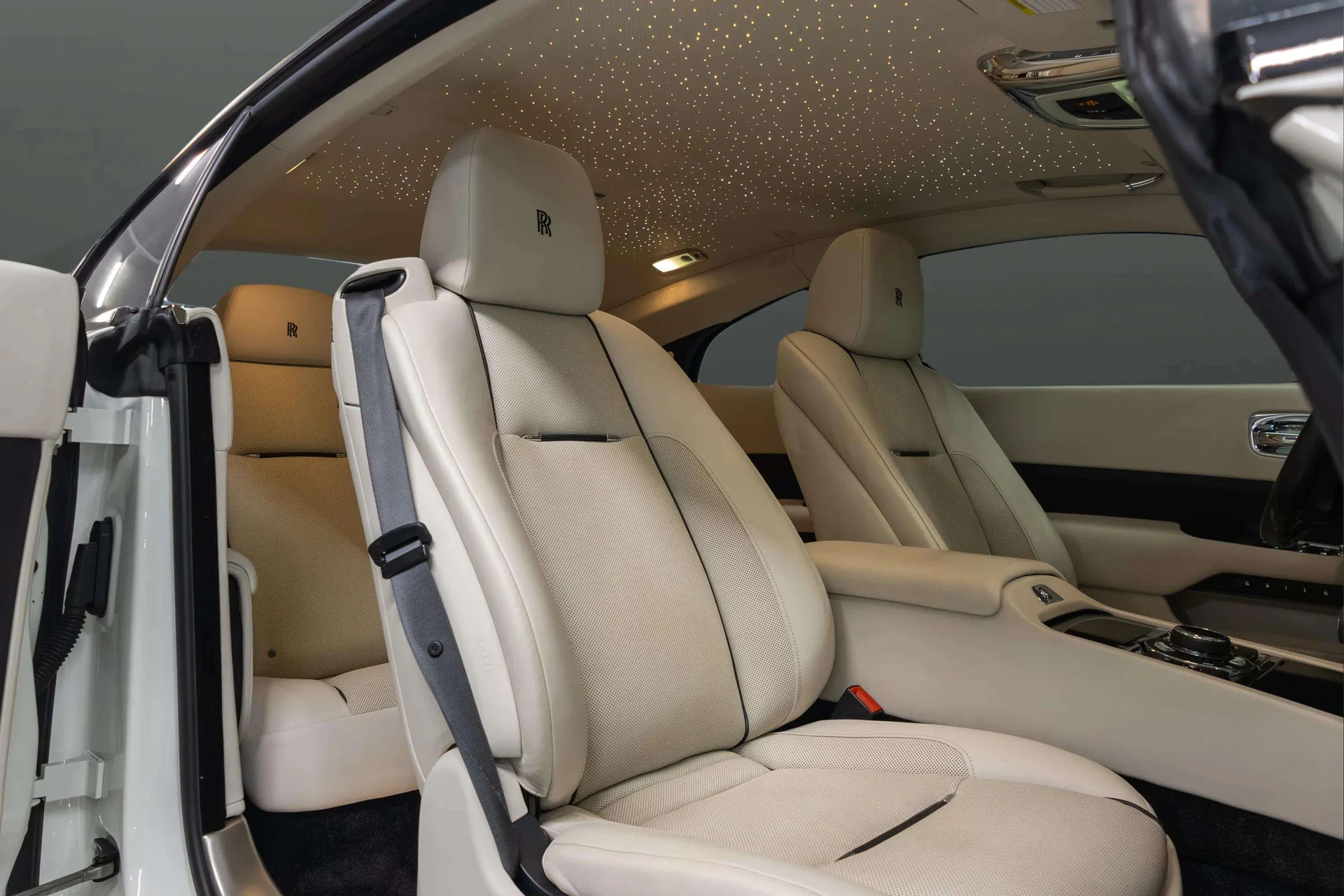 mph017_2674255478_d1f76da8_6b8d_401e_abd2_eb983f1555f7_201720_Rolls_Royce20_Wraith2028_SCA_665_C56_HUX_8653929_17_c984495d9c