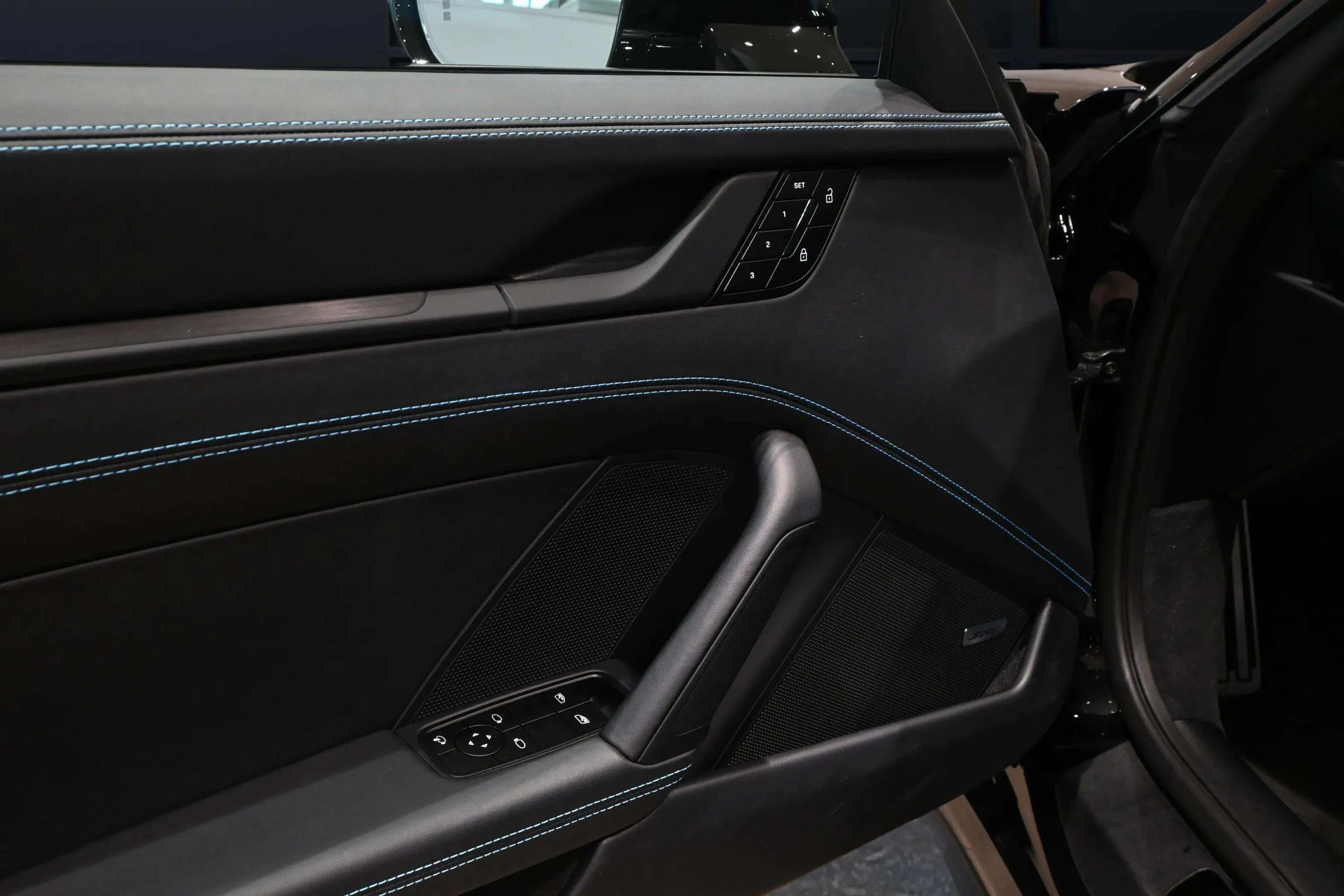 mph017_2675423181_9429990e_4227_49ea_80db_378a350a373a_15976260c1