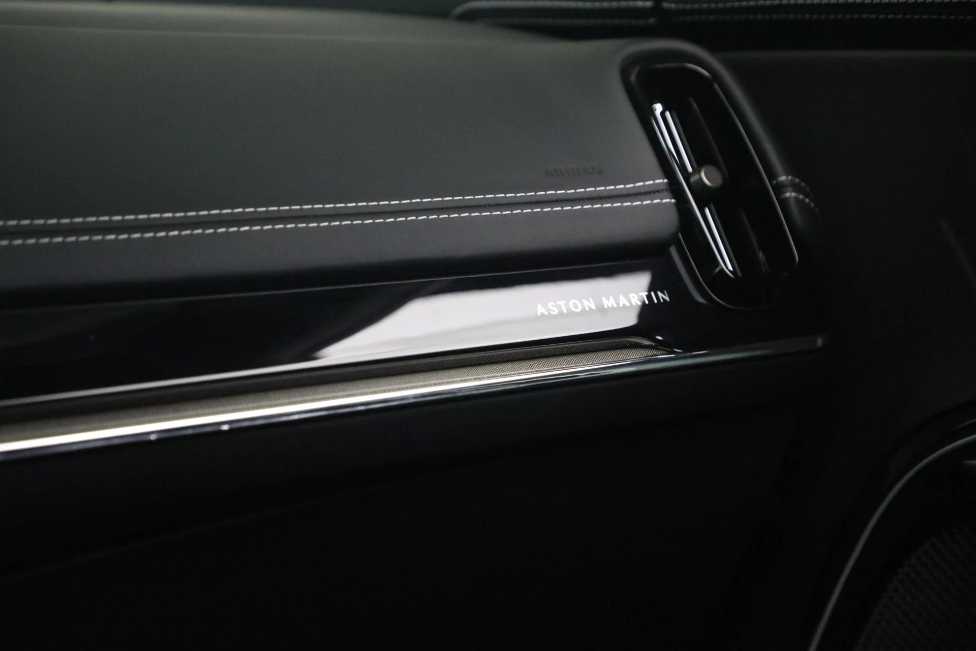 mph017_2687442678_New_2026_Aston_Martin_DBX_S_1779920374_f7f92ed247