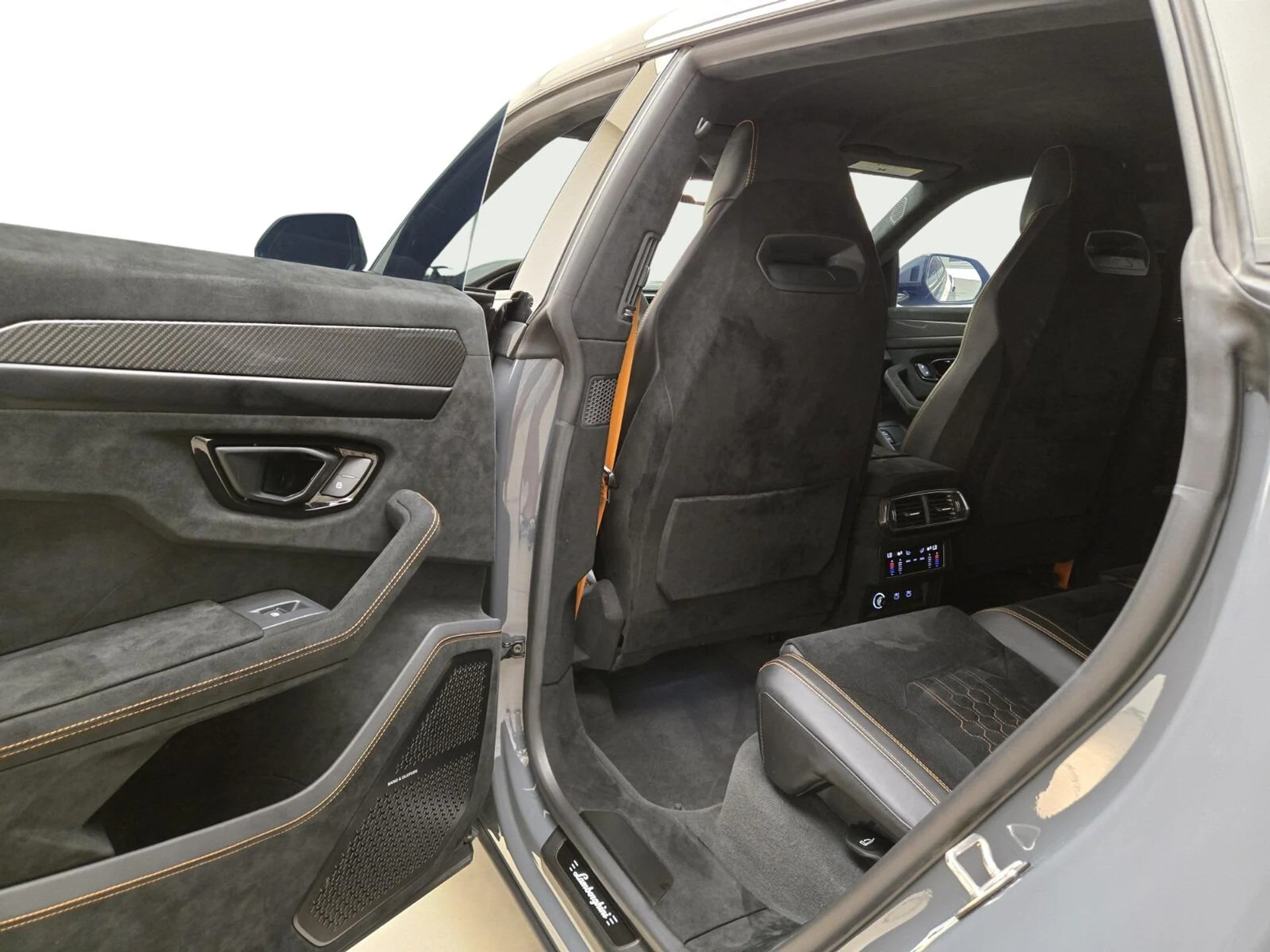 mph017_2701531675_Used_2023_Lamborghini_Urus_Performante_1777095811_c331aa0c80