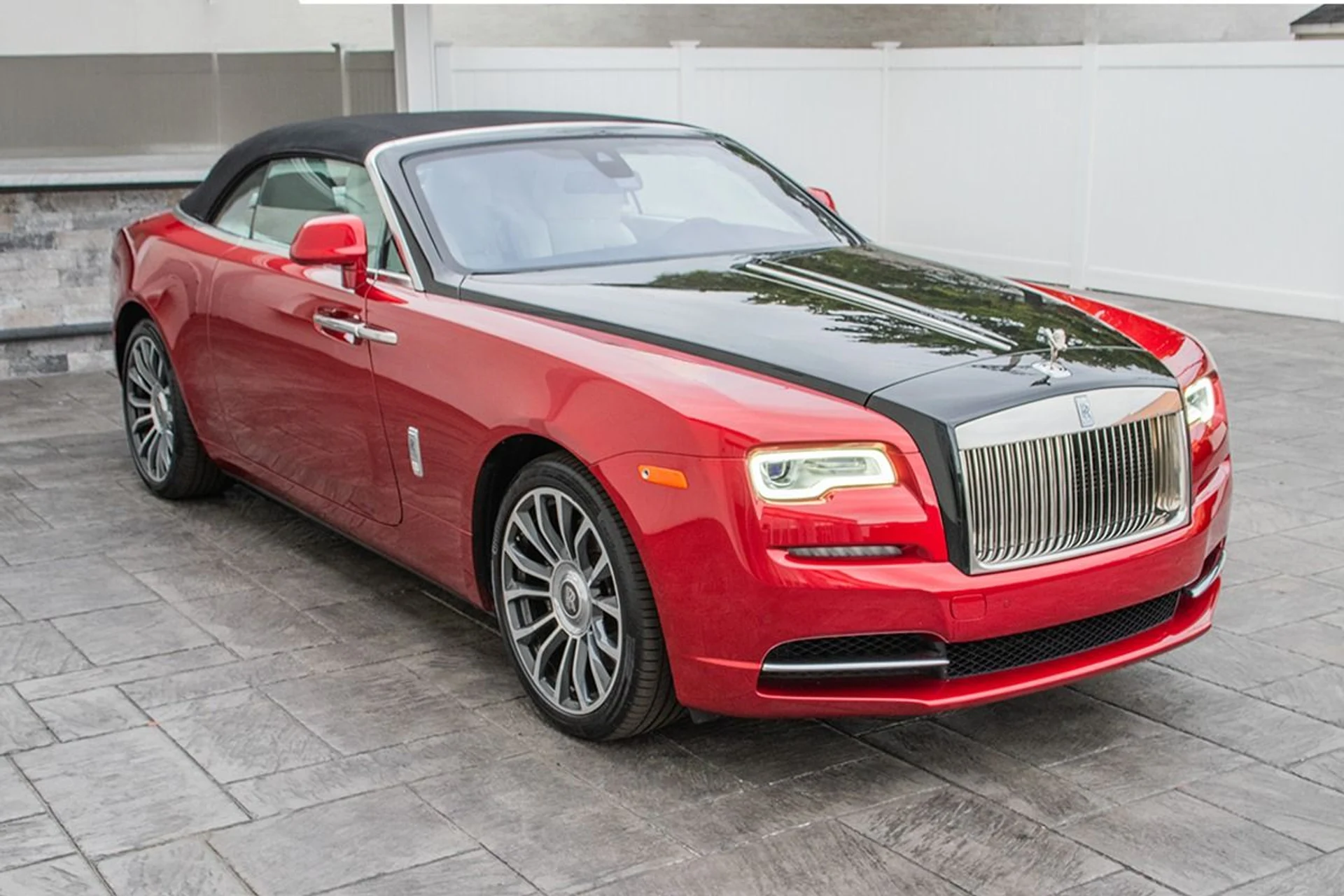 mph017_2705604916_Used_2018_Rolls_Royce_Dawn_1730954781_d5baa1983d