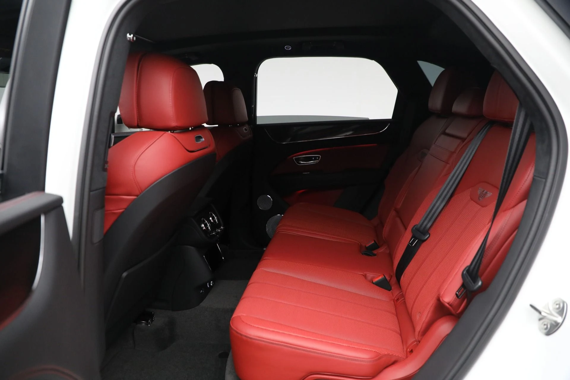 mph017_2705879031_New_2025_Bentley_Bentayga_V8_acfbbbc7fd