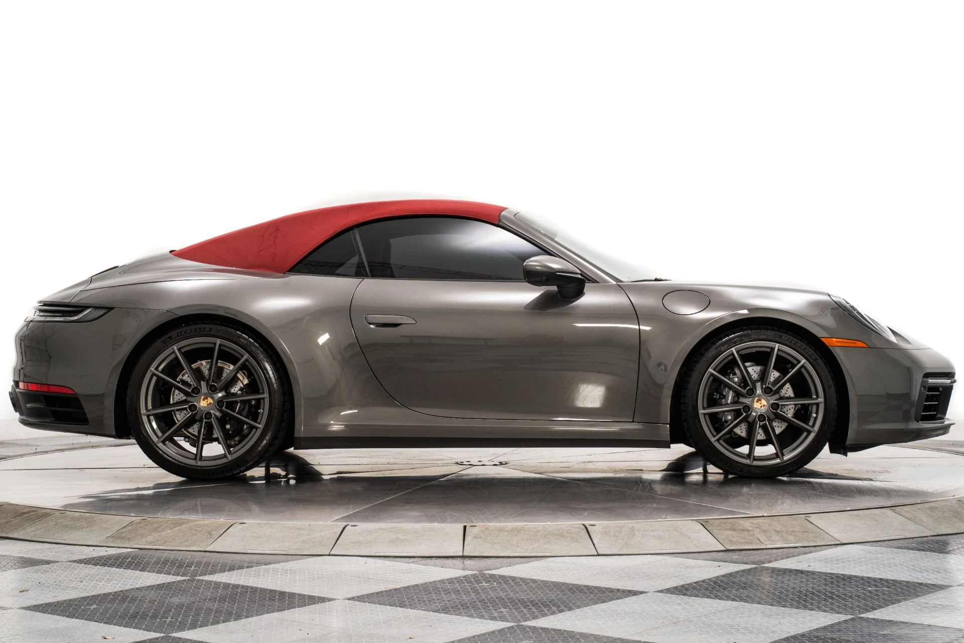 mph017_2710837902_Used_2024_Porsche_911_Carrera_Cabriolet_1758206990_628921904b