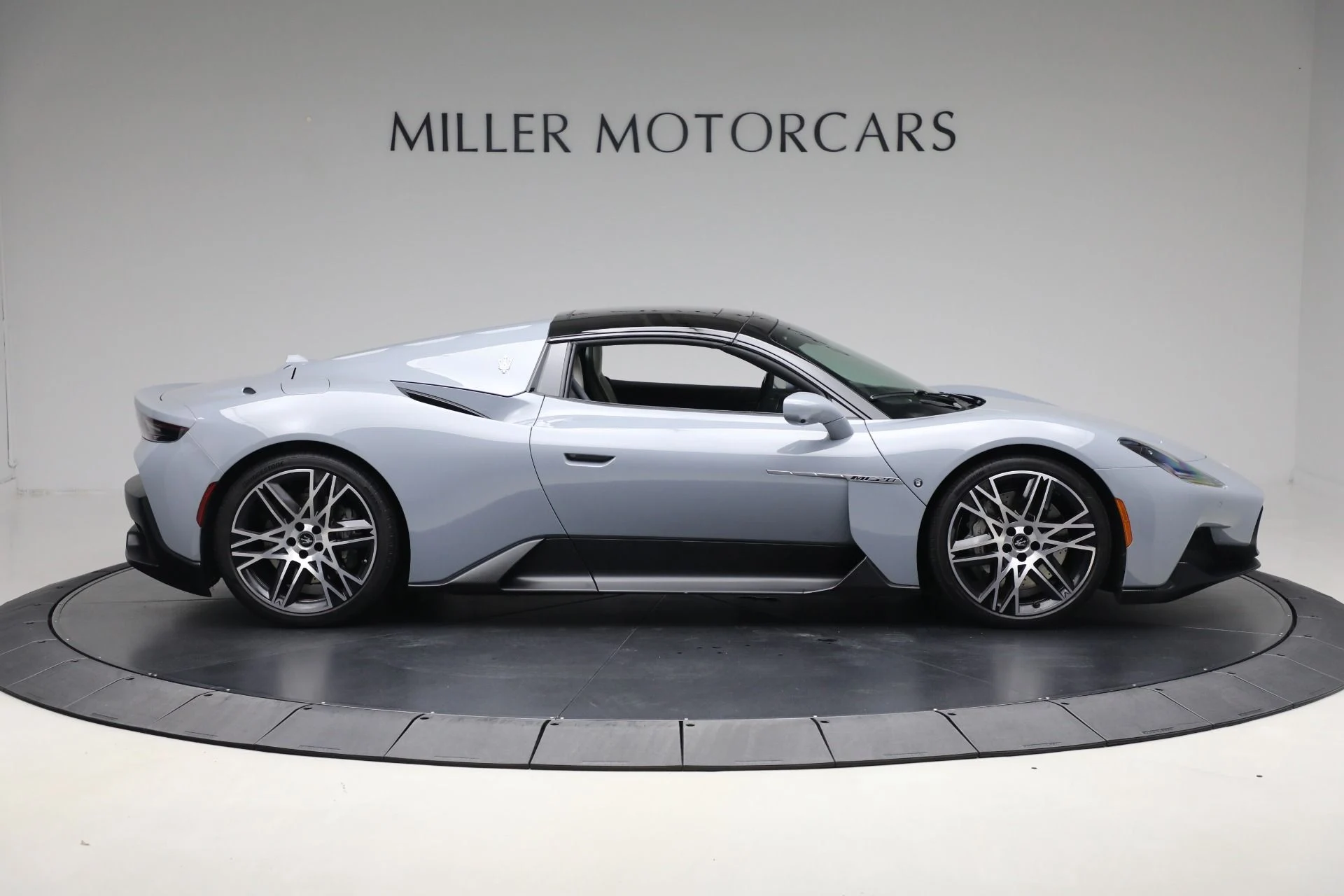 mph017_2712439075_Used_2023_Maserati_MC_20_Cielo_f4993d8ded