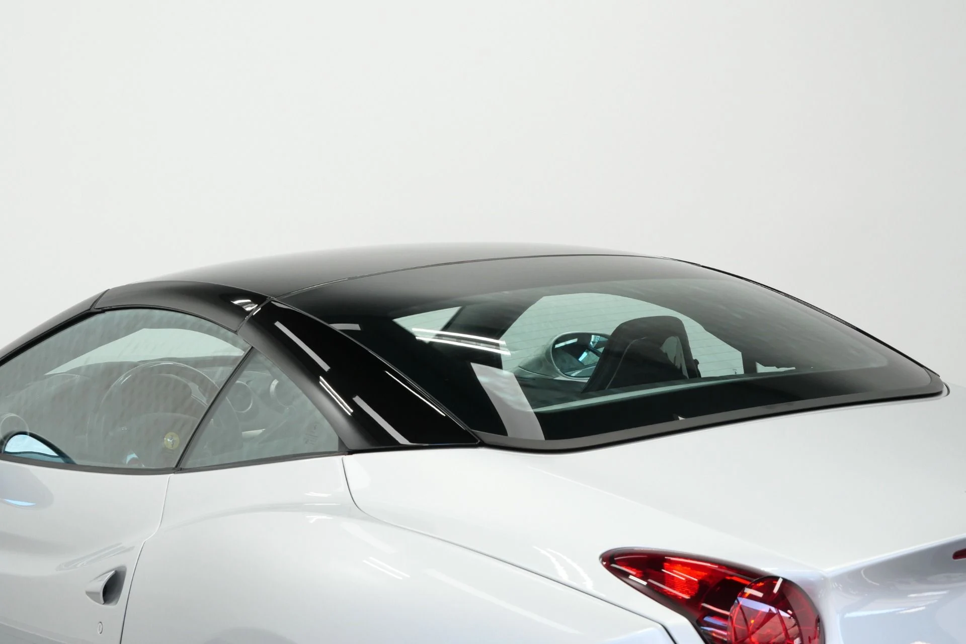 mph017_2715001804_Used_2011_Ferrari_California_Rare_Two_Tone_Paint_Rare_Carbon_Fiber_Bucket_Seats_Low_Miles_1788365594_42c73e45fc