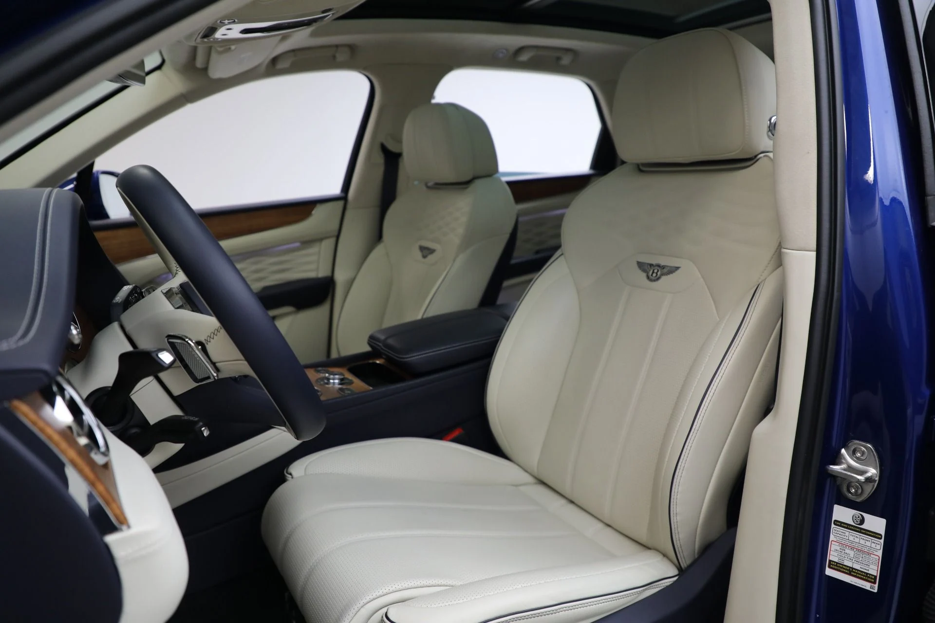 mph017_2715045493_Used_2024_Bentley_Bentayga_Azure_V8_6d37b9d96d