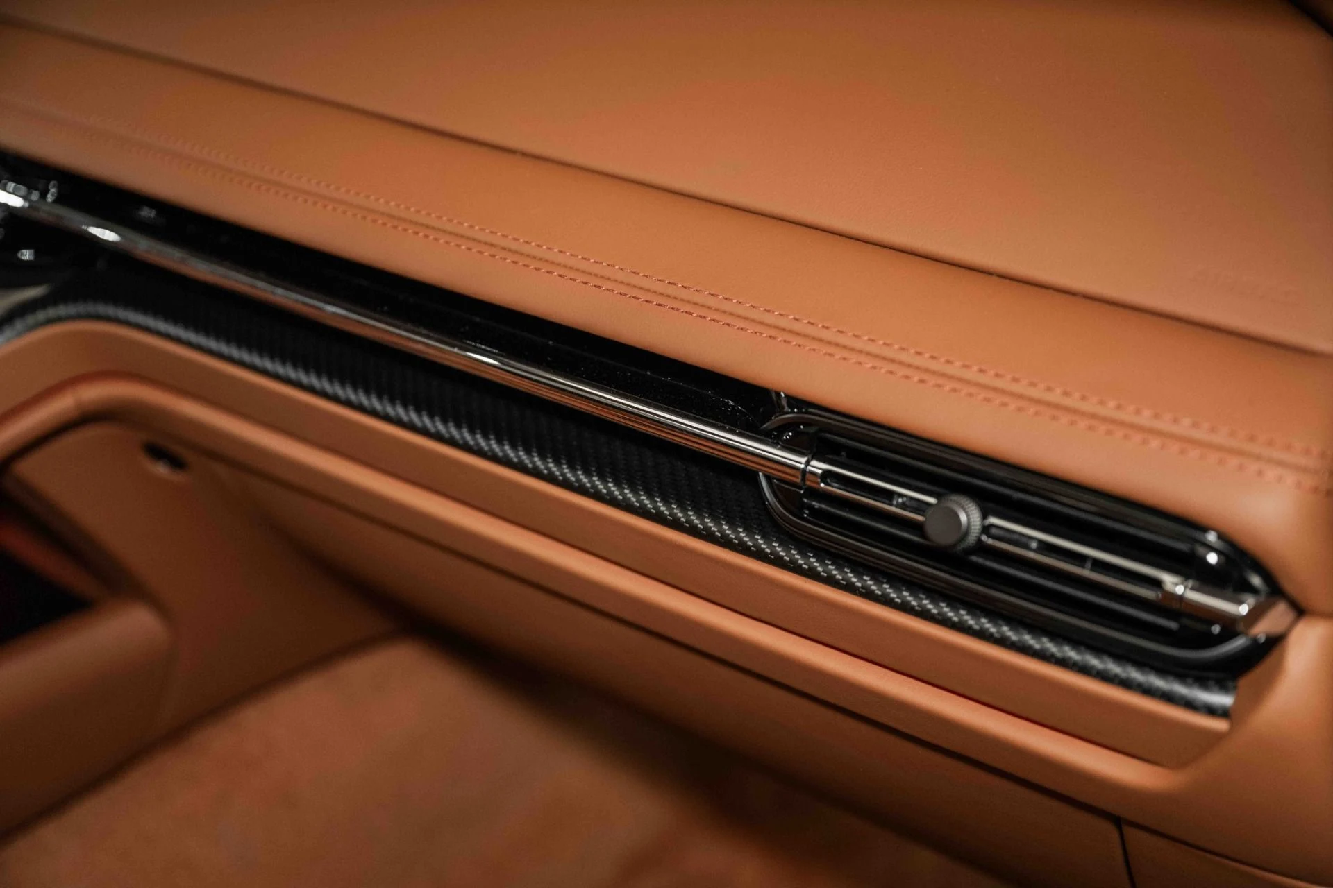 mph017_2727373564_Used_2025_Aston_Martin_DB_12_Volante_1727880982_a8aba9f4fa