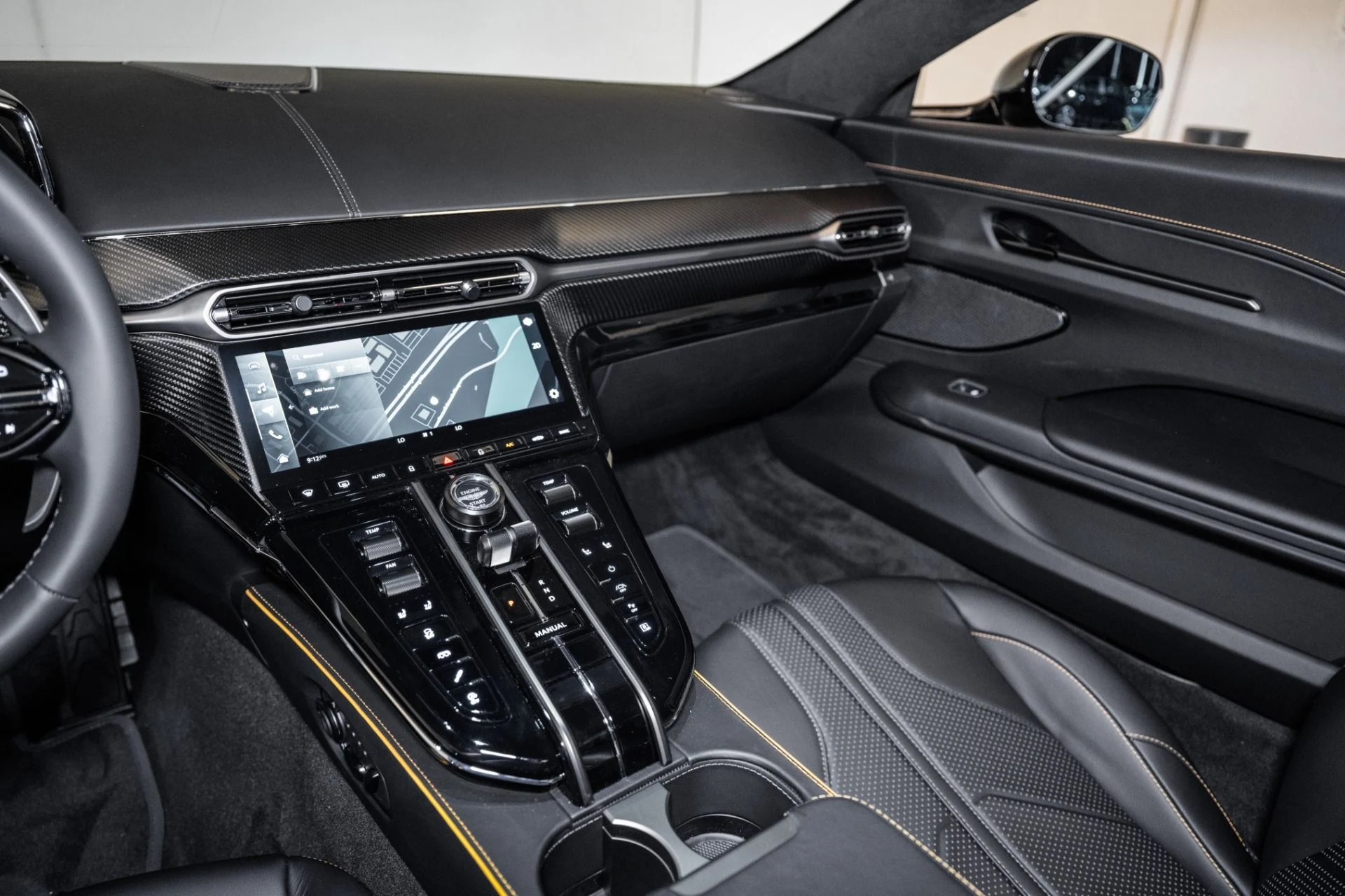 mph017_2731075336_New_2026_ASTON_MARTIN_VANTAGE_1759283584_6bf99ba3f0