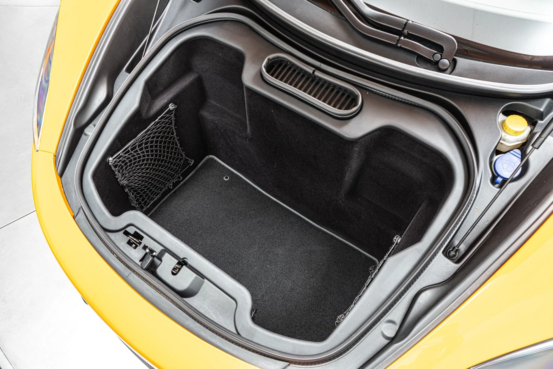 mph017_2741865482_Used_2015_Mc_Laren_650_S_Spider_Interior_and_Exterior_Carbon_Packs_Suspension_Lifter_1778269559_ad42ee1320