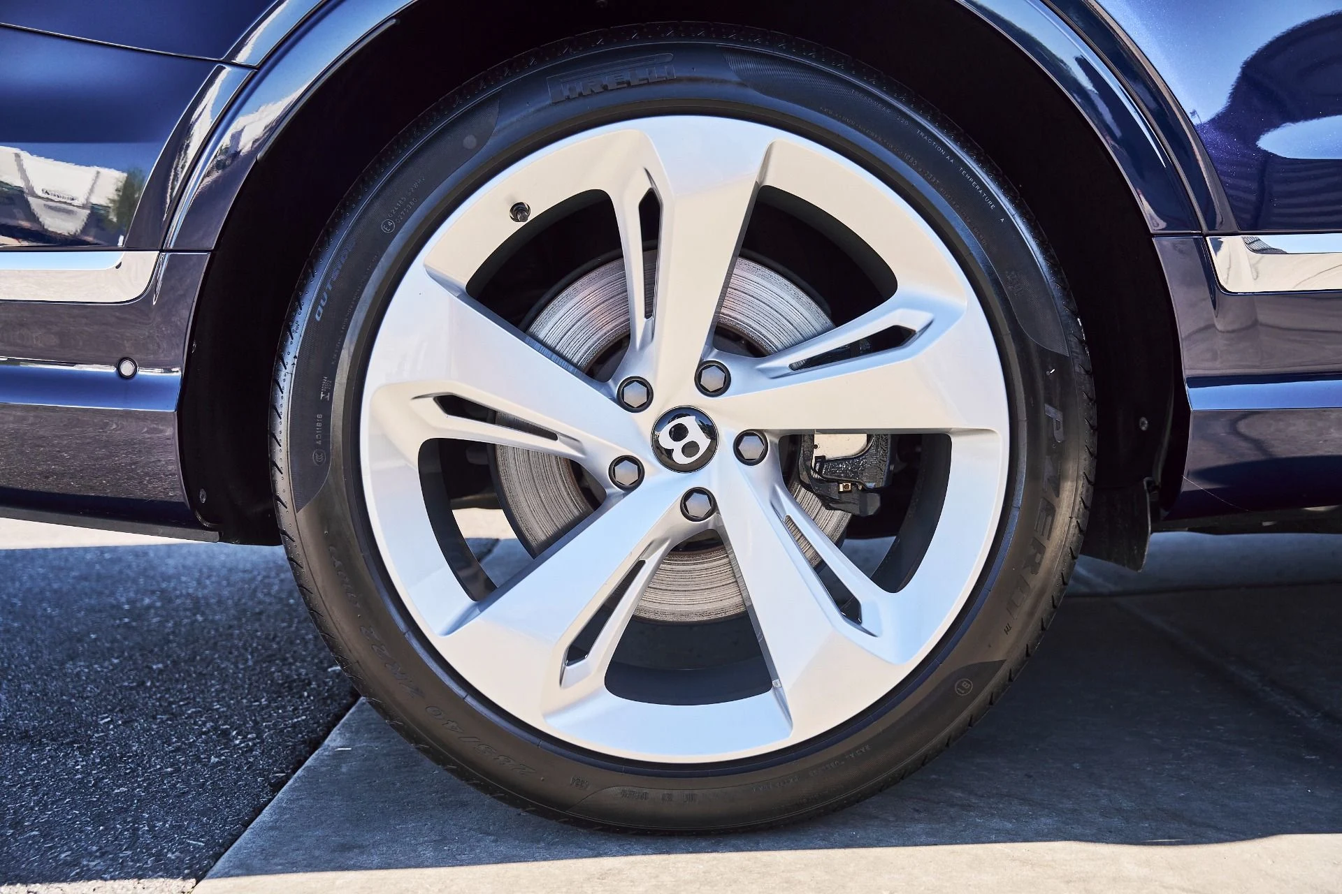 mph017_2744615228_Used_2025_Bentley_Bentayga_EWB_1780709363_c6dc9663a5