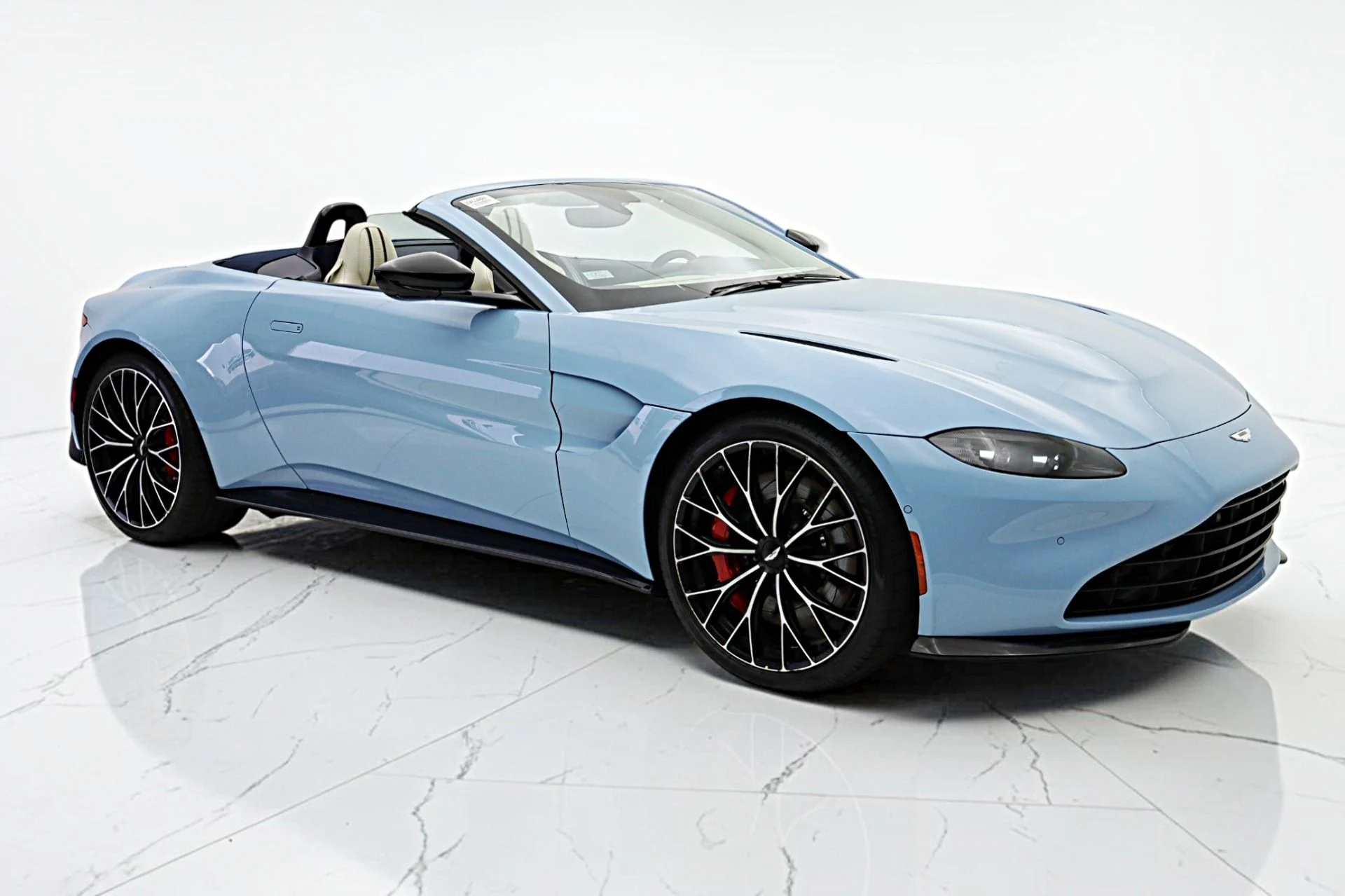 mph017_2745599032_Used_2022_Aston_Martin_Vantage_Roadster_304500ddee