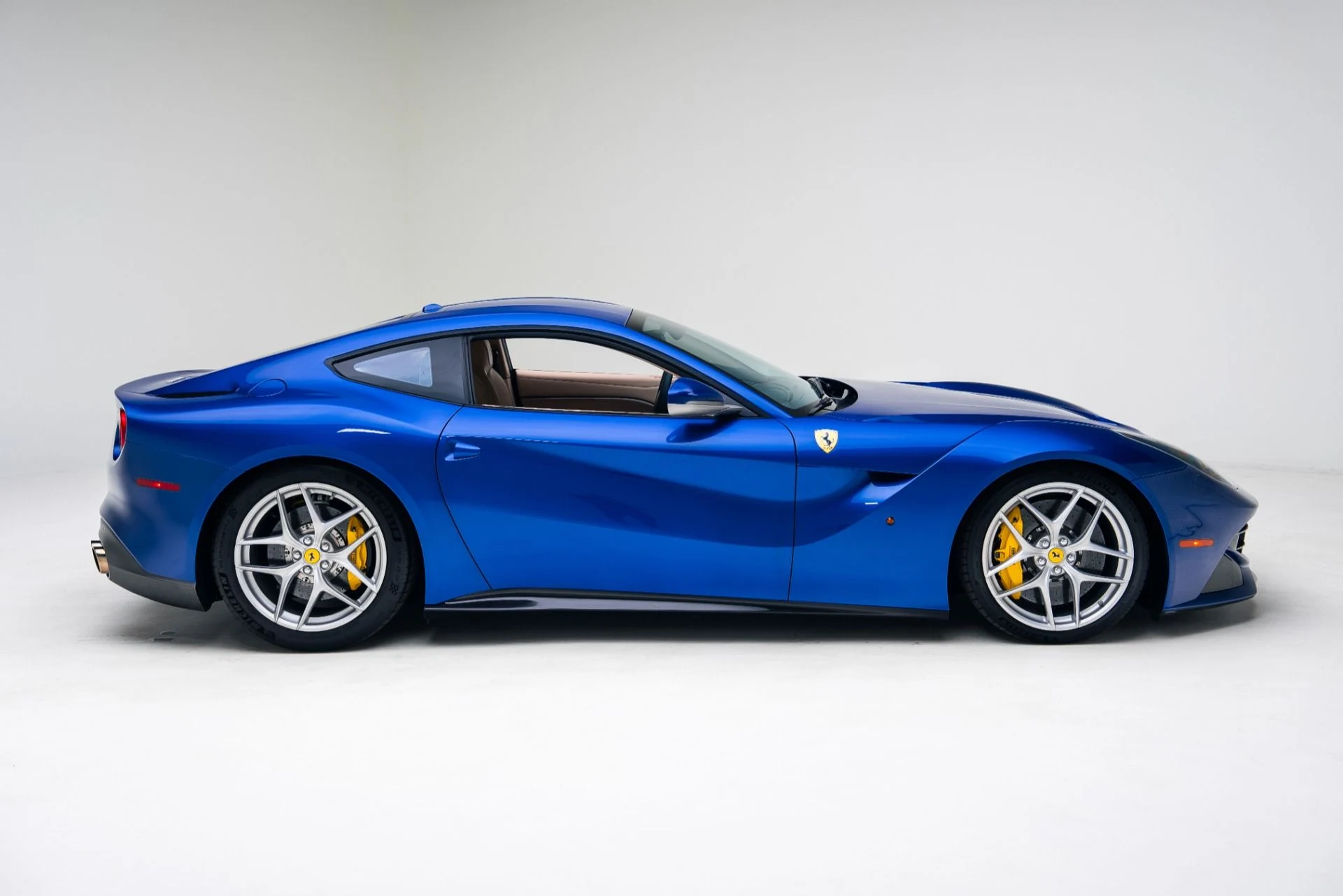 mph017_2747104576_Used_2016_Ferrari_F12berlinetta_1784927197_17f96bedbc