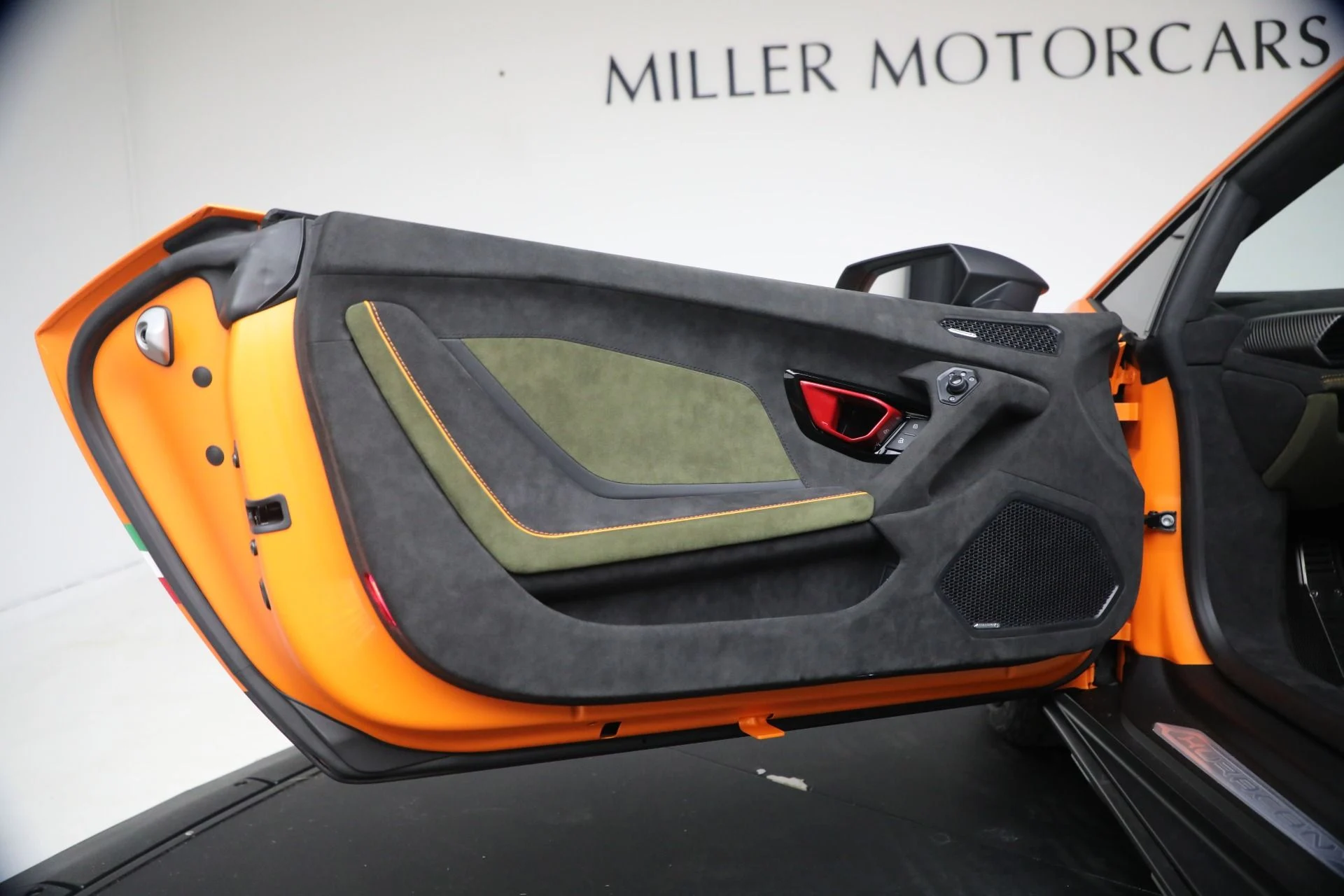 mph017_2753810551_Used_2024_Lamborghini_Huracan_Sterrato_1772051160_d19c7347eb