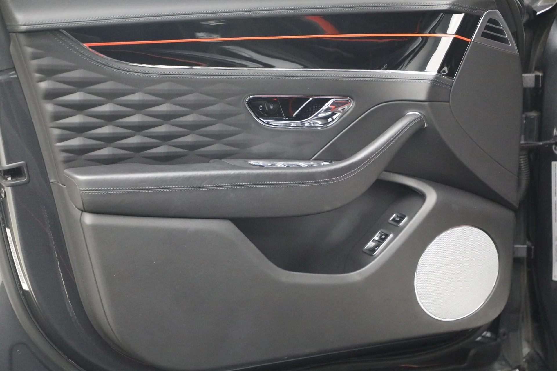 mph017_2758507111_Used_2022_Bentley_Flying_Spur_V8_1770156779_8b53ac226d