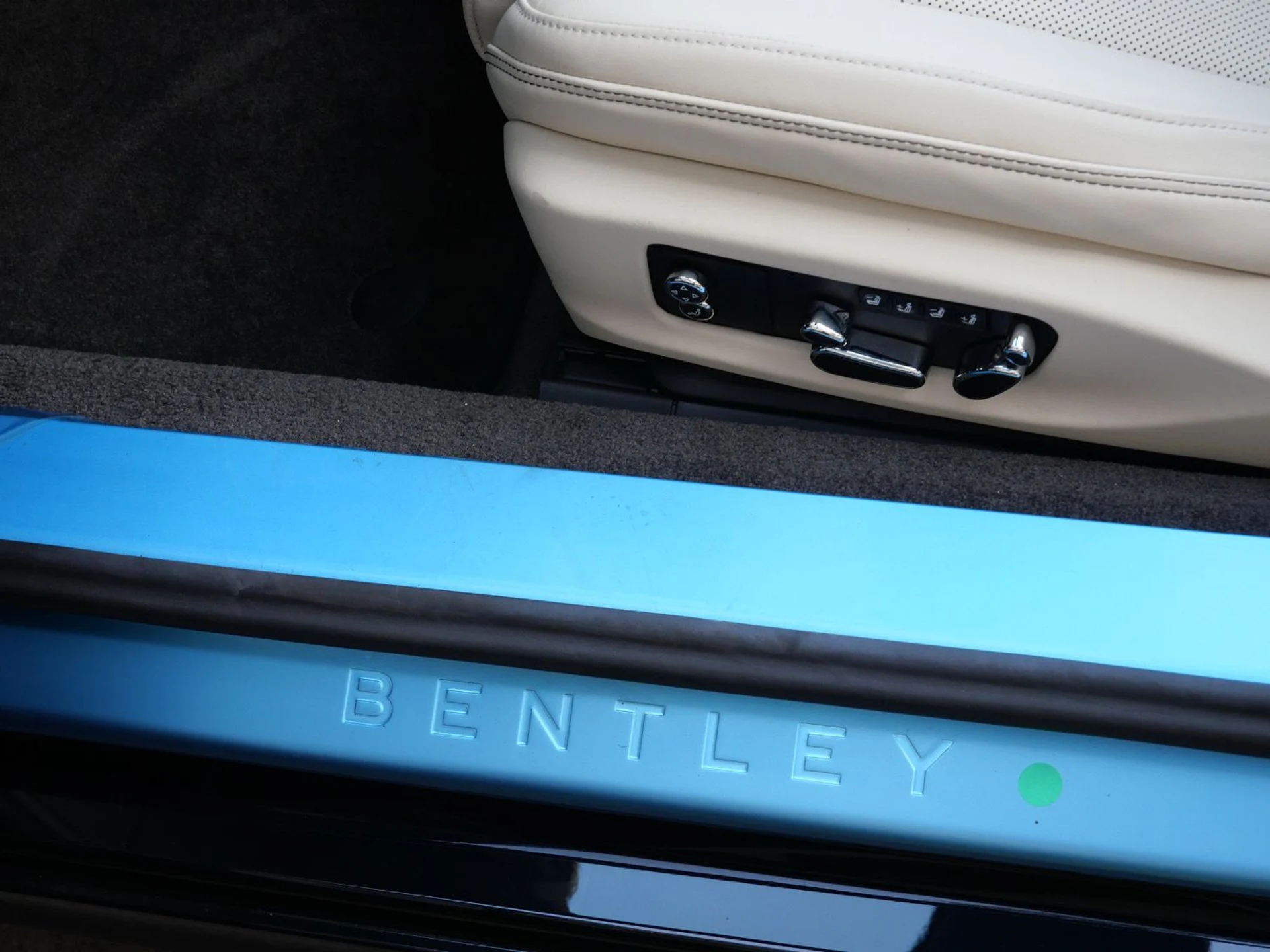 mph017_2764274244_7fee42837e99b2332bd04680dff235d5x_aa9f017ba5