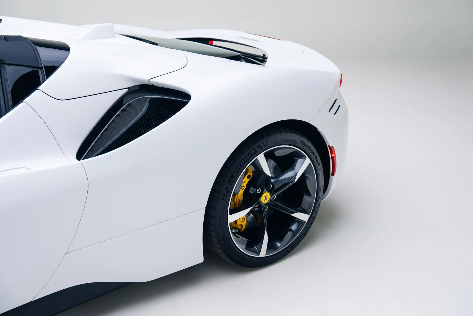 mph017_2769705133_Used_2024_Ferrari_SF_90_Spider_1764978674_32651f2023