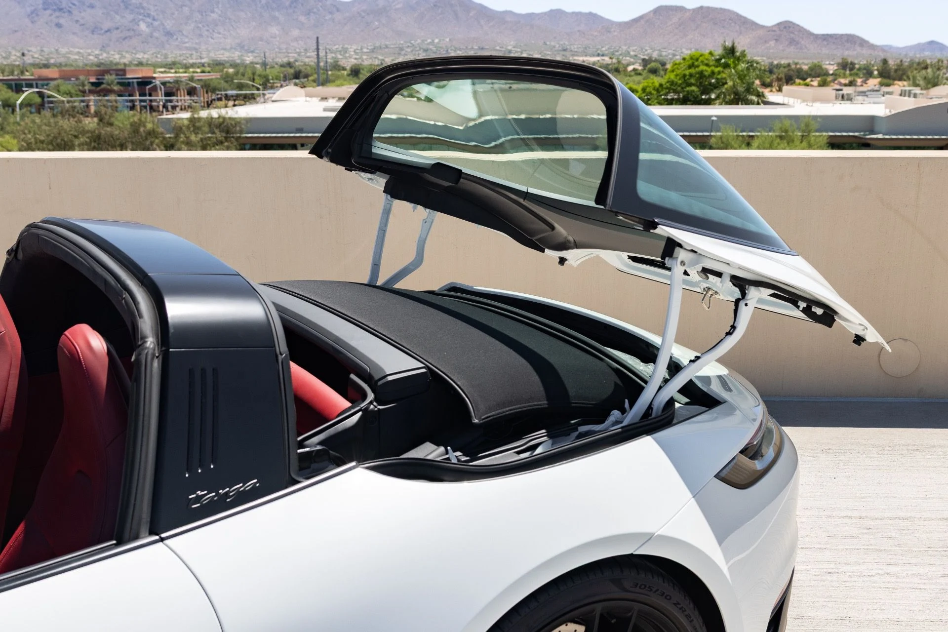 mph017_2770239907_Used_2024_Porsche_911_Targa_4_GTS_1781911832_e181da6210