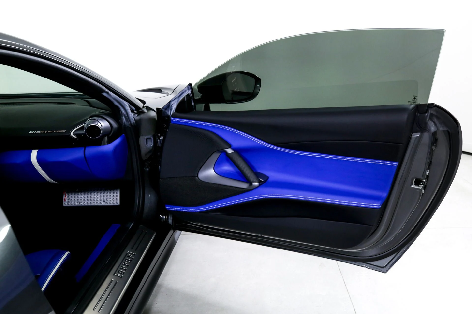 mph017_2771003982_Used_2020_Ferrari_812_Superfast_1718728574_f3519aed68