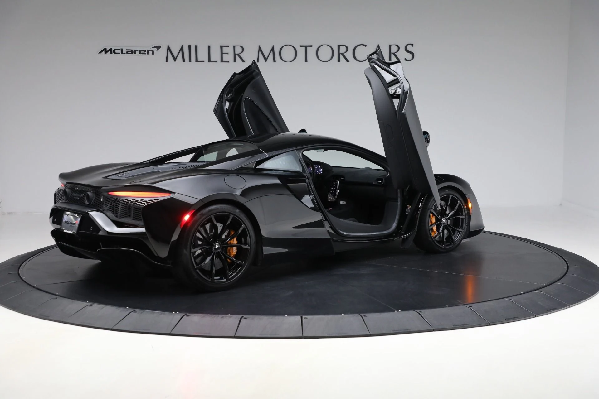 mph017_2789878354_Used_2023_Mc_Laren_Artura_0bb327b5ef