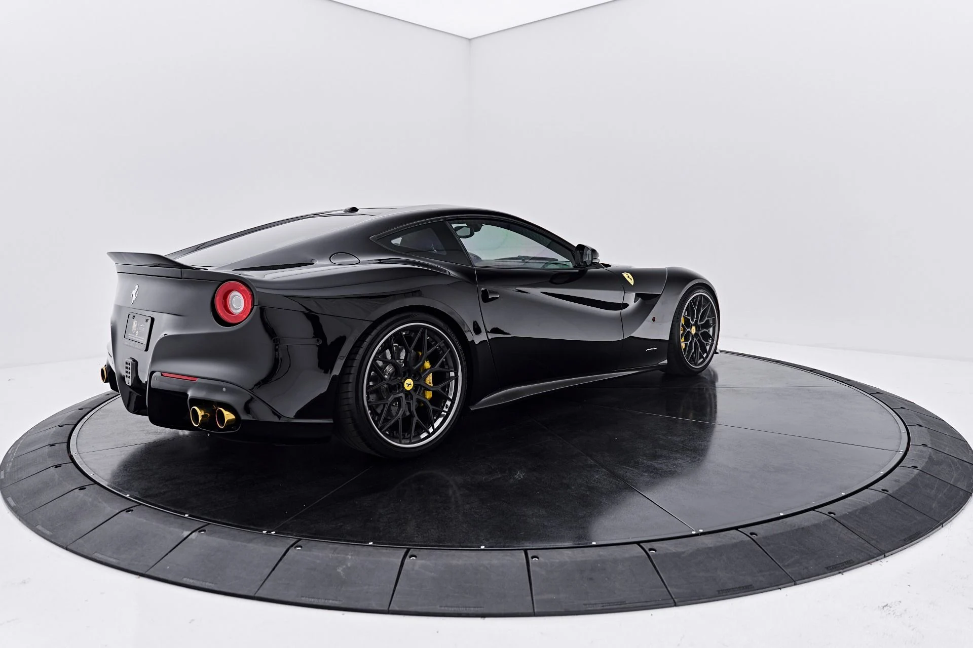 mph017_2792790383_Used_2015_Ferrari_F12_Berlinetta_1790206487_ee7308c688
