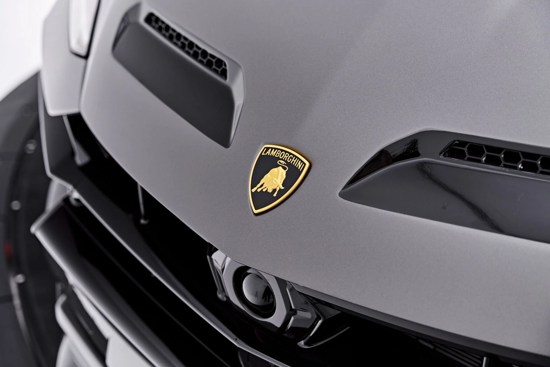 mph017_2797052844_Used_2025_Lamborghini_Urus_SE_1788282658_e9fbd4e399