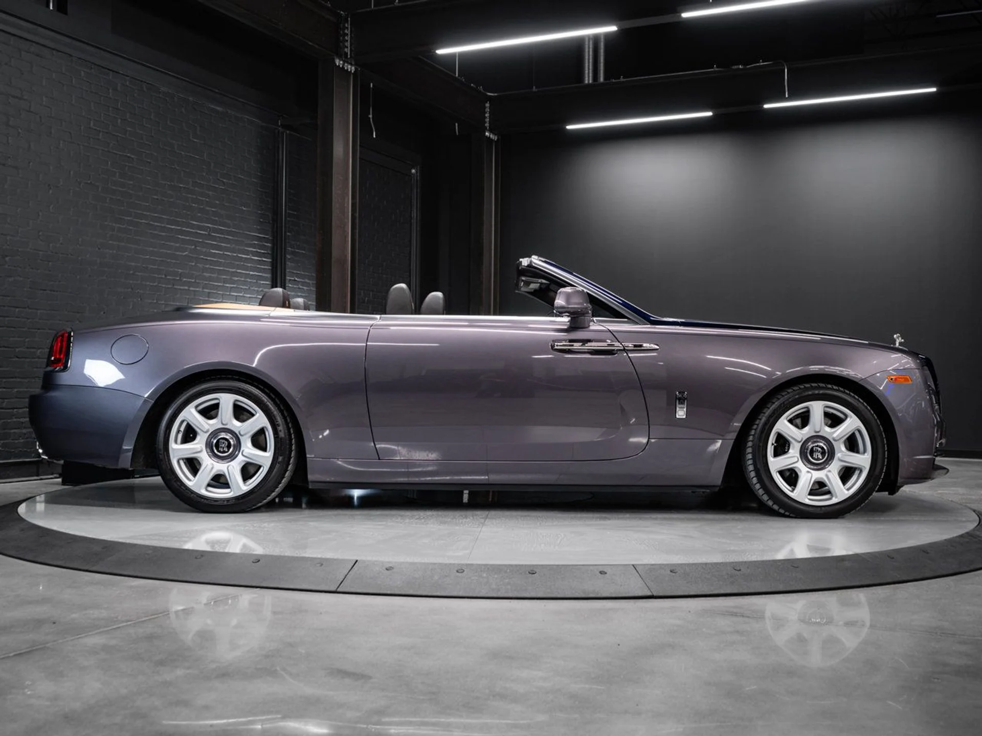 mph017_281333028_rolls_royce_dawn_2016_9b6ea42195