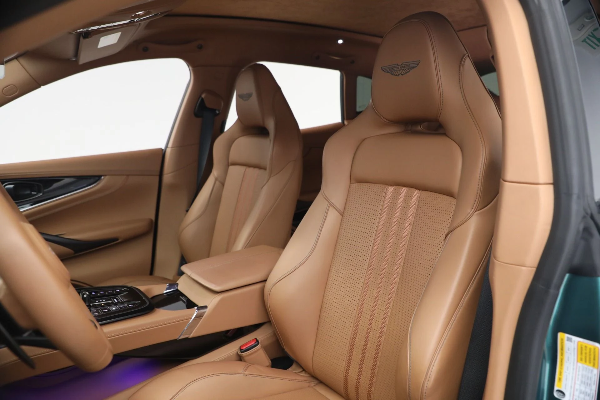 mph017_2814932705_Used_2025_Aston_Martin_DBX_707_1777035536_6d243ef6b0