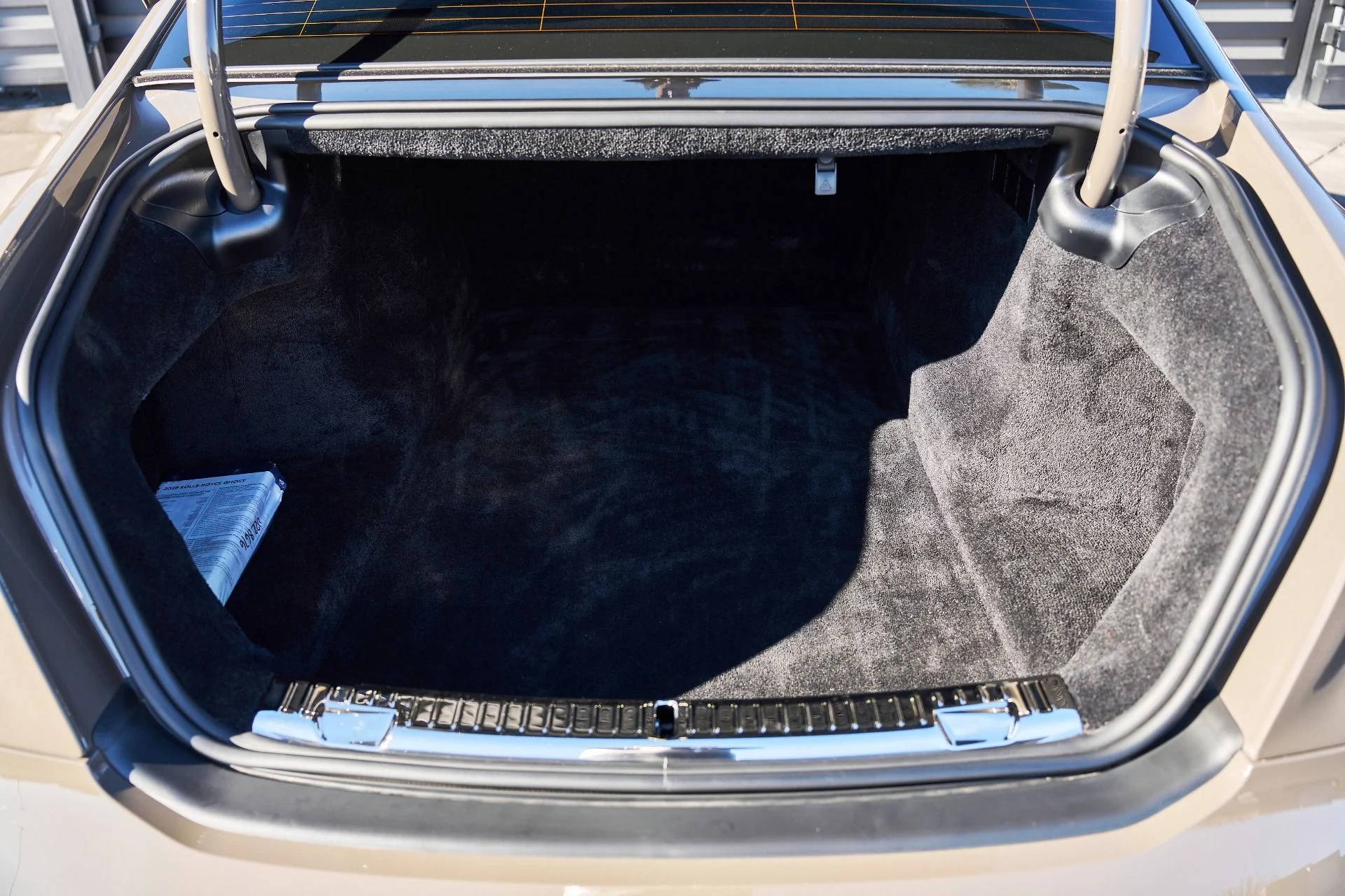 mph017_2816093045_Used_2025_Rolls_Royce_Ghost_Base_1769721155_bfe42f7582