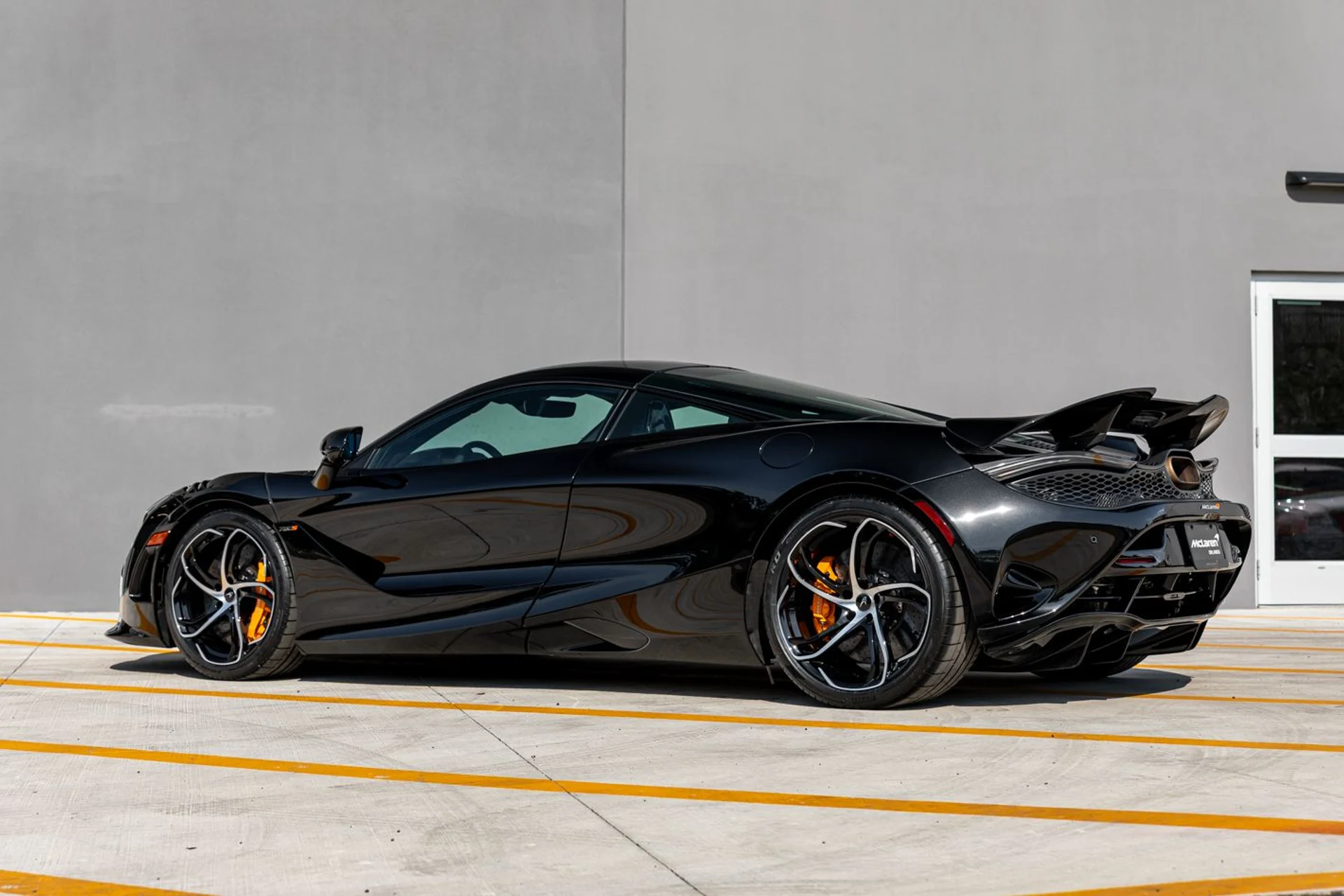 mph017_28179736_538_p18_l_73520715eb