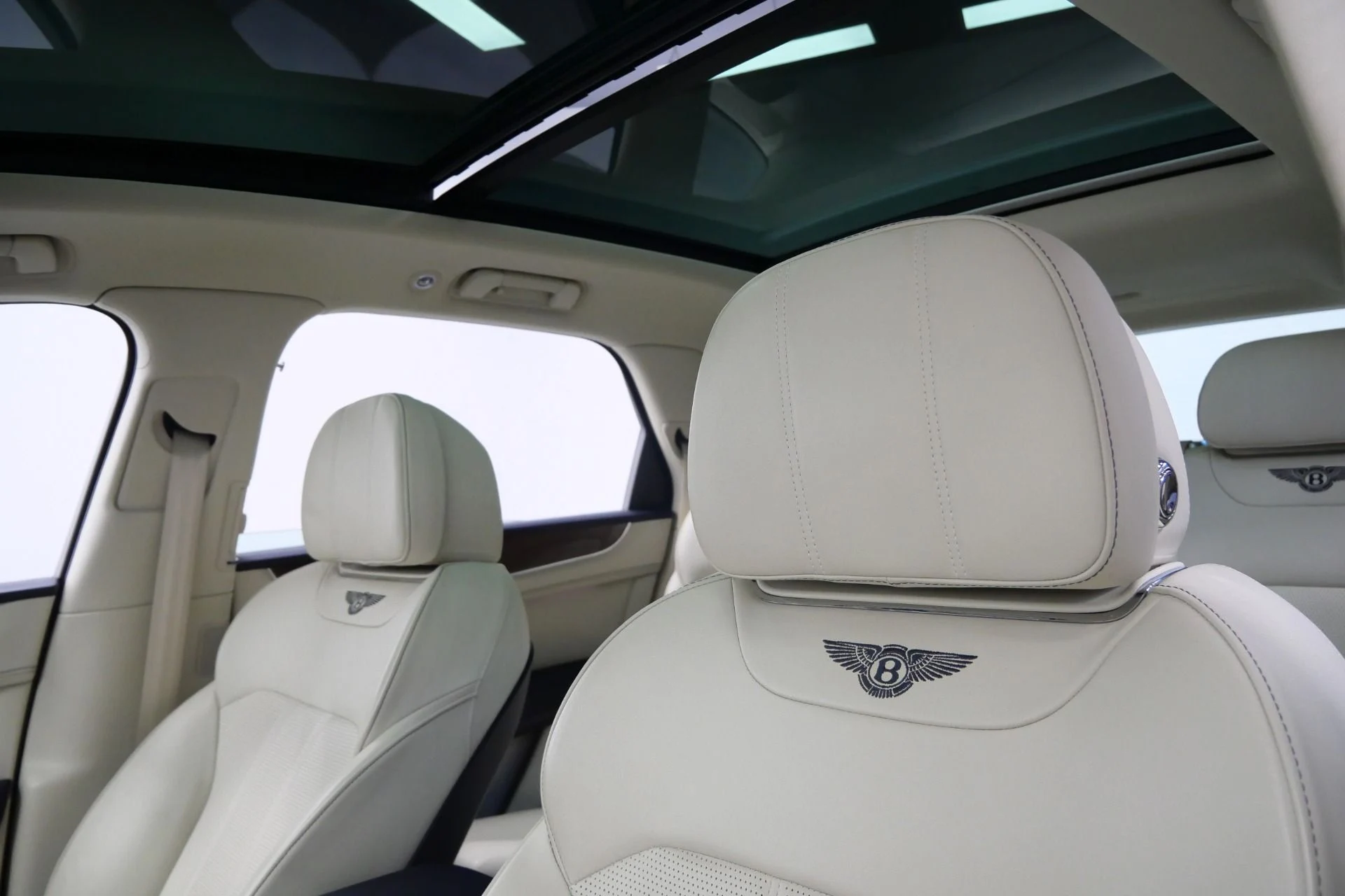mph017_2819672597_Used_2018_Bentley_Bentayga_Onyx_Edition_W12_Touring_Specification_Front_Seat_Comfort_Specification_1772647427_c78a5a958f