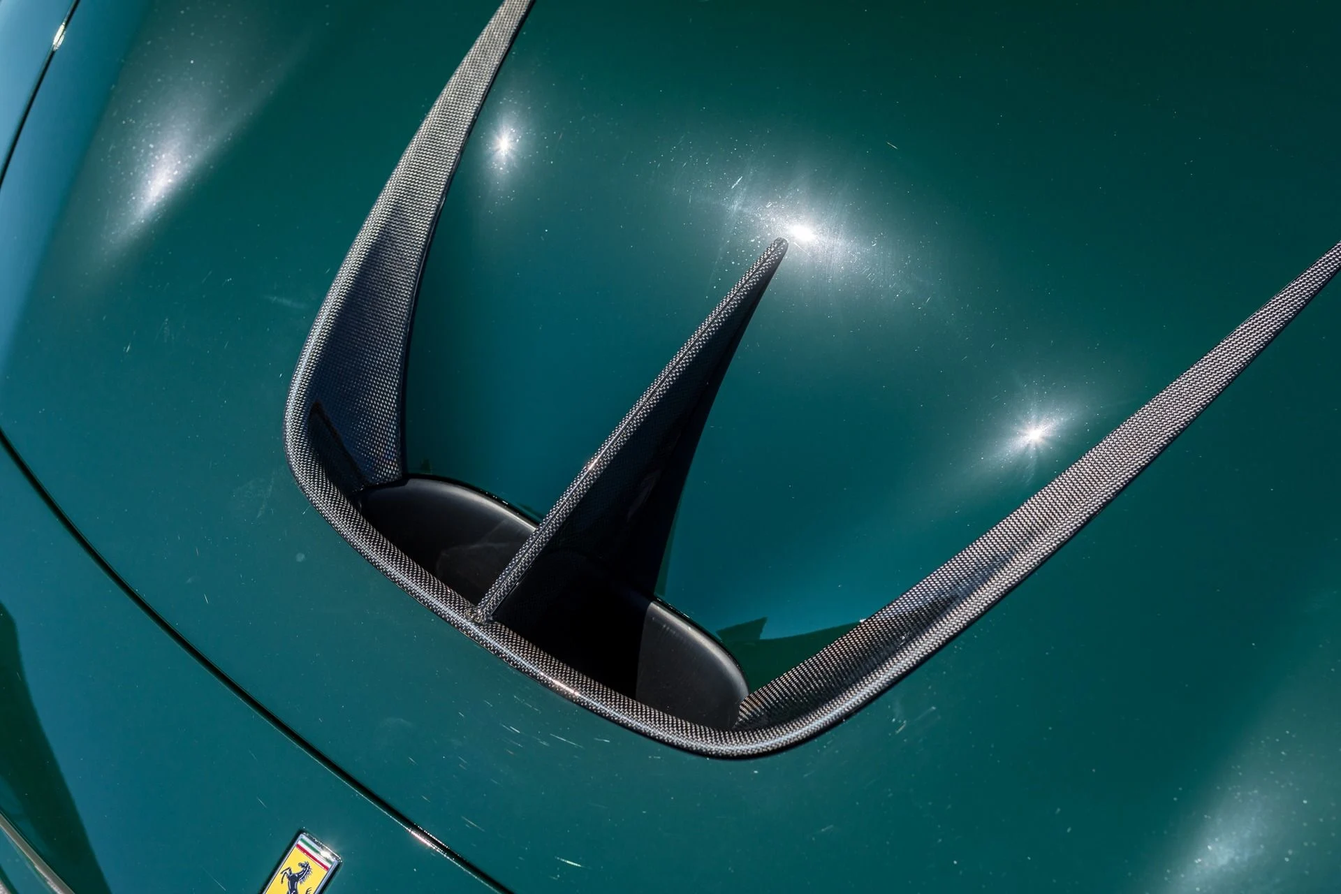 mph017_2821982684_Used_2022_Ferrari_F8_Tributo_1744415613_a6f44470bd