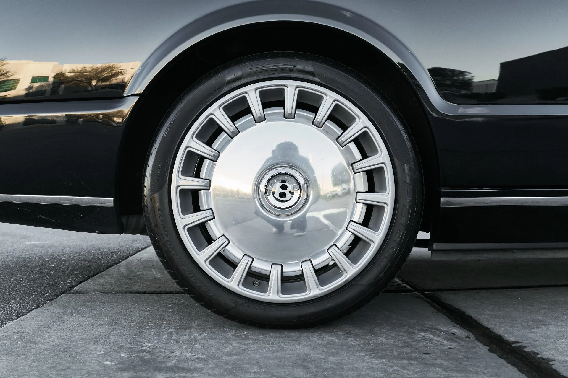 mph017_2823693749_Used_2009_Bentley_Azure_Base_1765906127_ab48b481f3