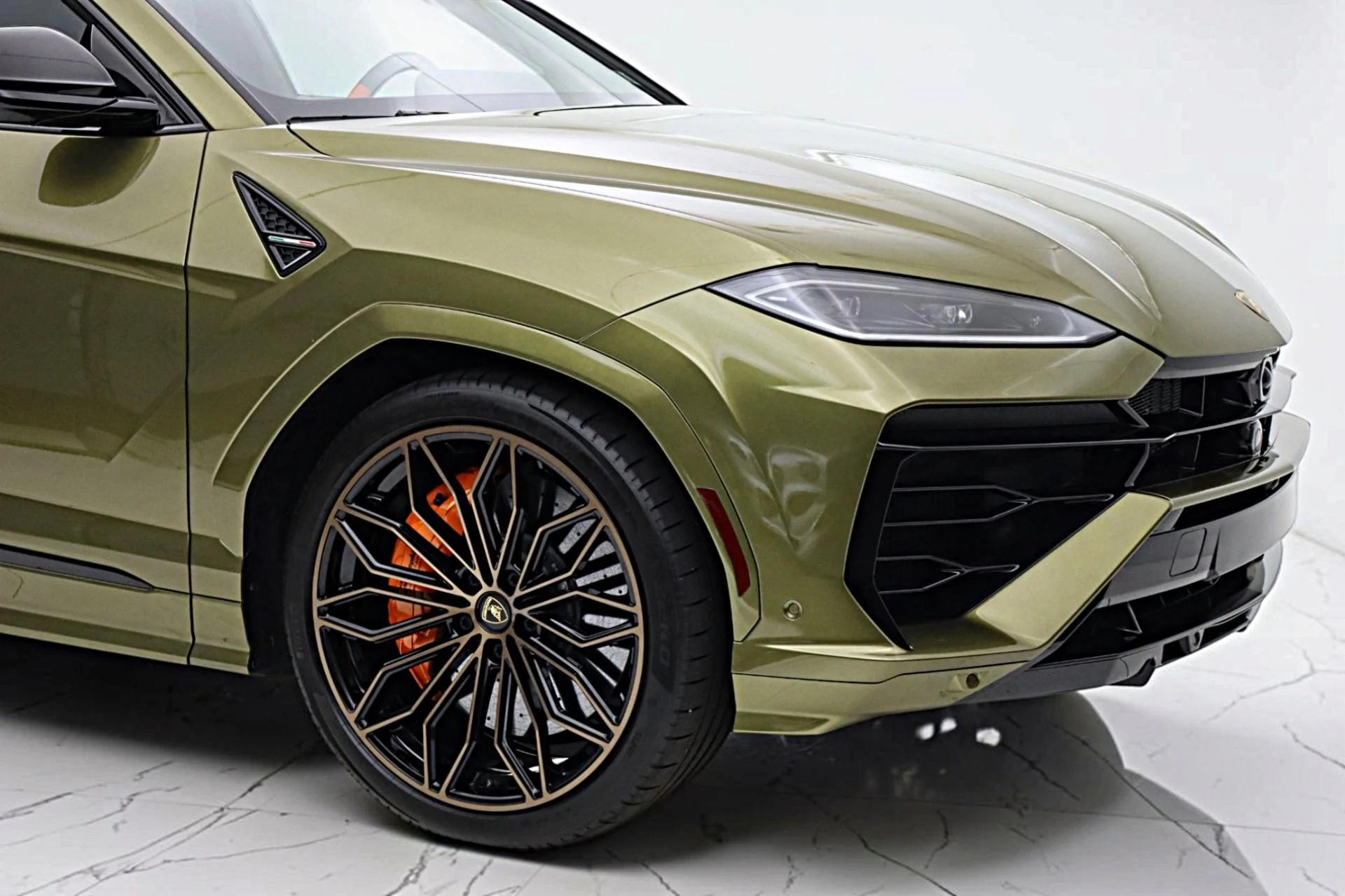 mph017_2824804114_Used_2026_Lamborghini_Urus_SE_0af5f56af9