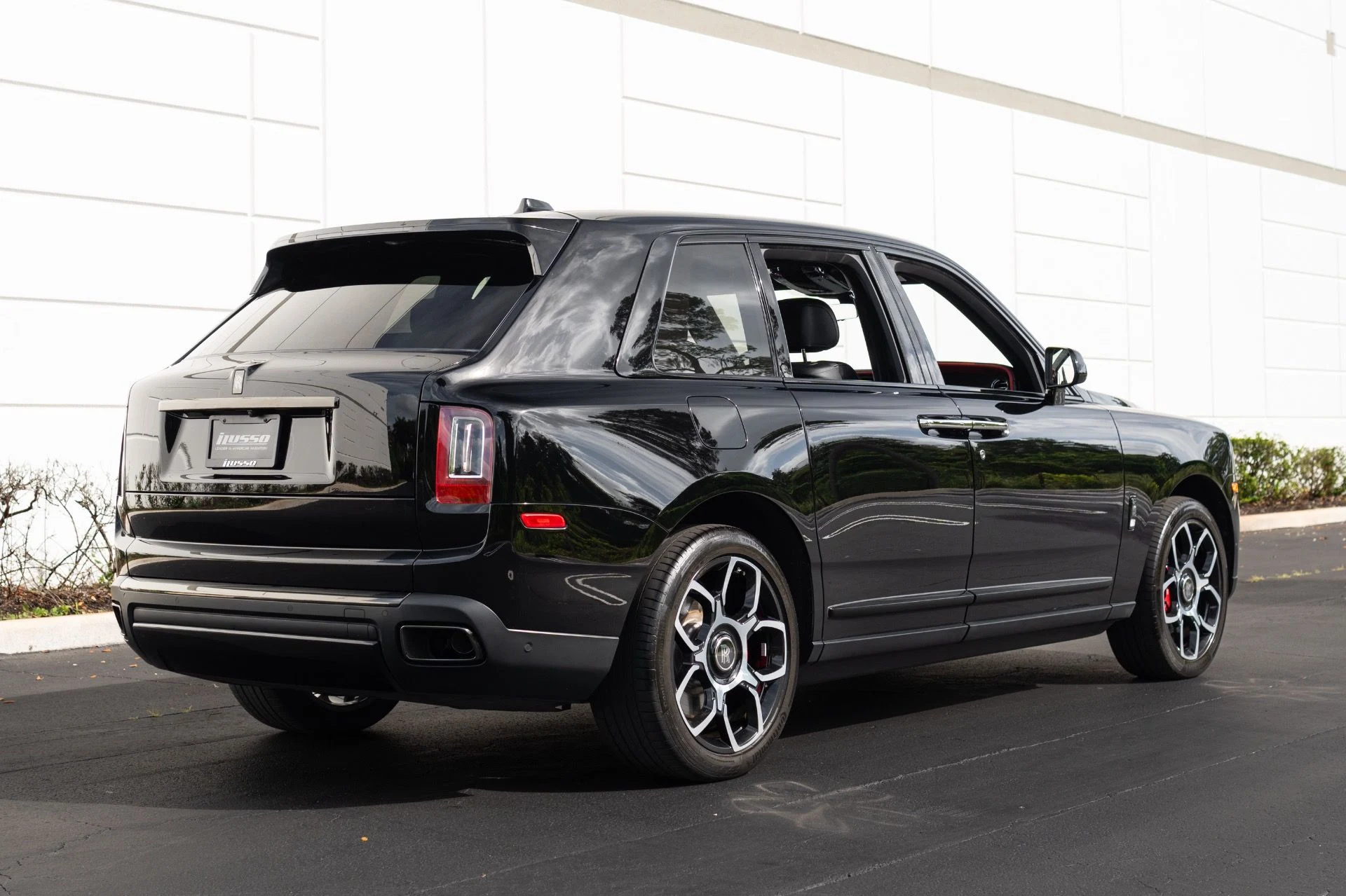 mph017_2833284835_Used_2022_Rolls_Royce_Black_Badge_Cullinan_1776130970_aedf145edf
