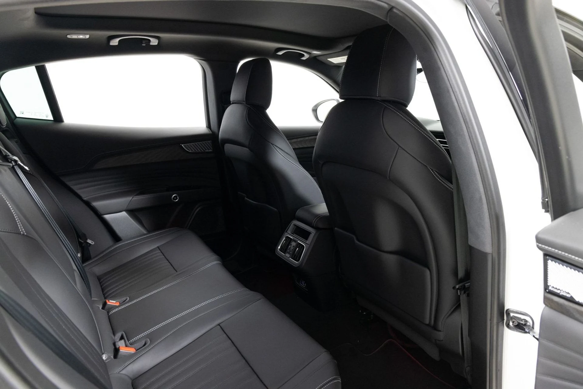 mph017_2836888162_bc199a6d84f74b83bbb8837f35c7e70e_aa9e410993