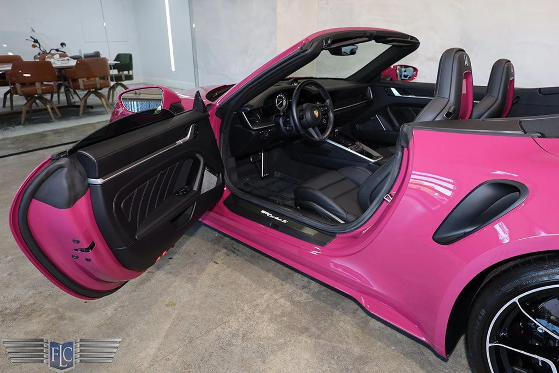 mph017_2837819081_used_2024_porsche_911_turboscabriolet_9689_22977527_18_1024_07f1a4e0b3