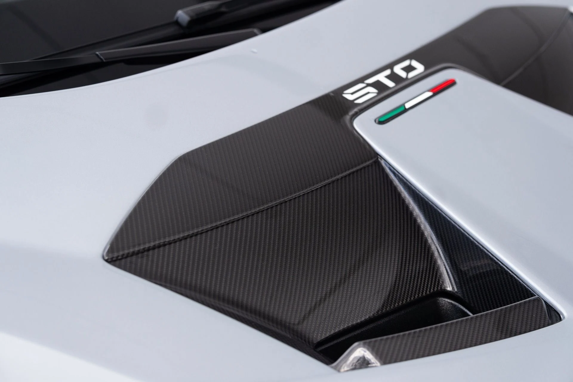 mph017_284389489_Used_2023_Lamborghini_Huracan_STO_1770160431_568a062c14