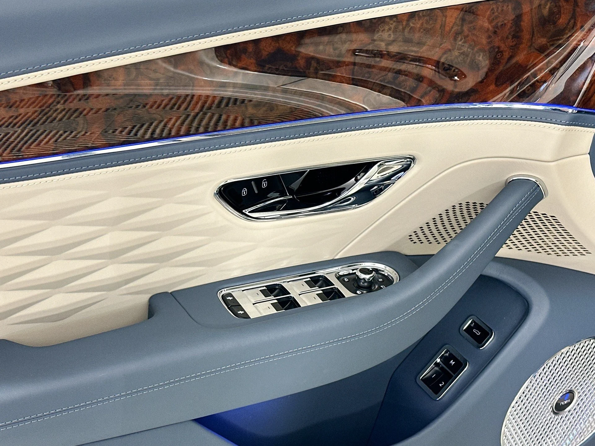 mph017_2851730990_18_5513ea3123