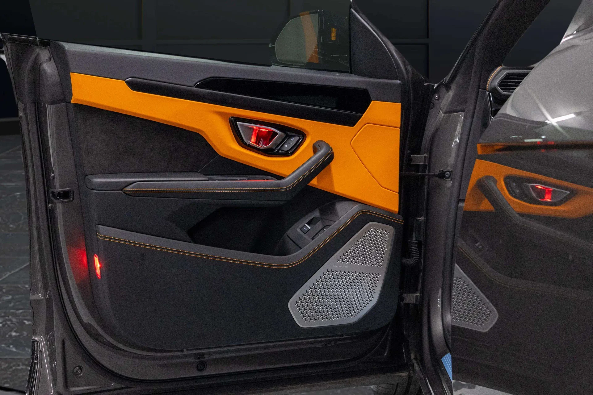 mph017_285349657_029e7375_2b45_4fbb_ad6f_3320dc54e68d_202420_Lamborghini20_Urus20_S2028_ZPBCB_3_ZLXRLA_3431329_18_2938f0f5c6
