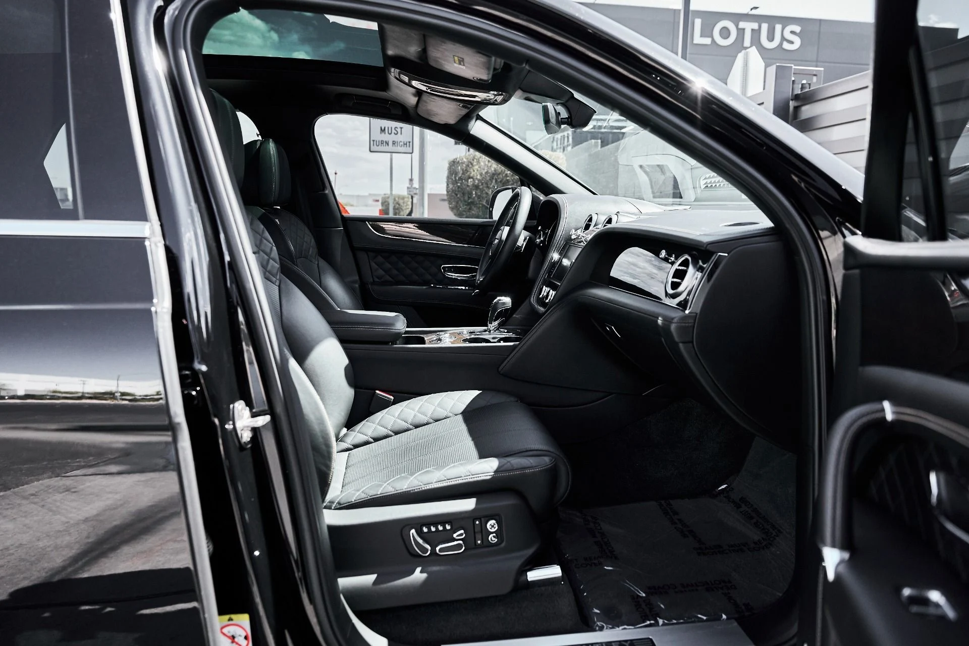mph017_2861631250_Used_2017_Bentley_Bentayga_W12_1781373072_c728a06385
